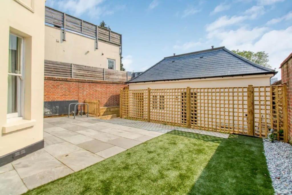 Stunning Two Bed House In City Centre,