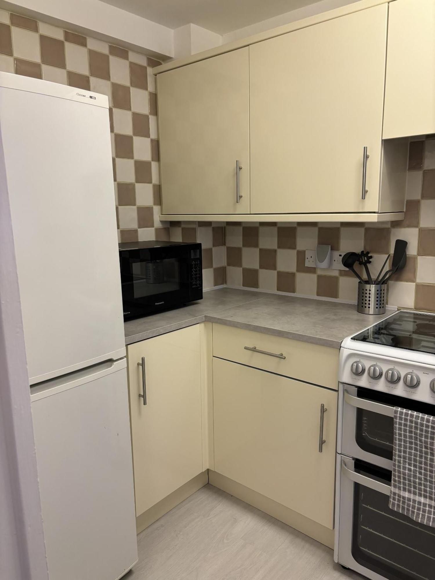 Cosy Corner - 2 Beds, Free Parking, Next To General Hospital Southampton