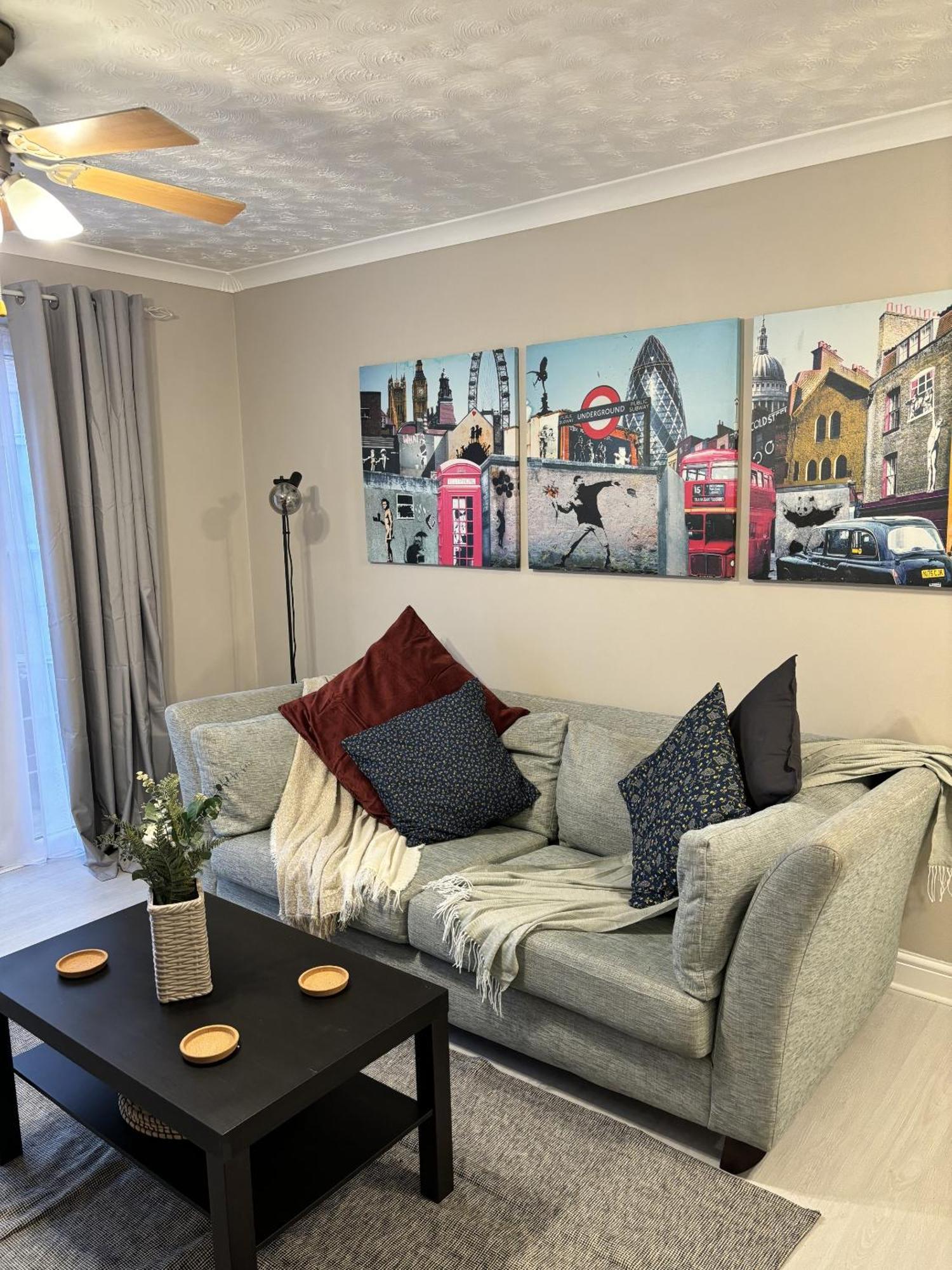 Cosy Corner - 2 Beds, Free Parking, Next To General Hospital