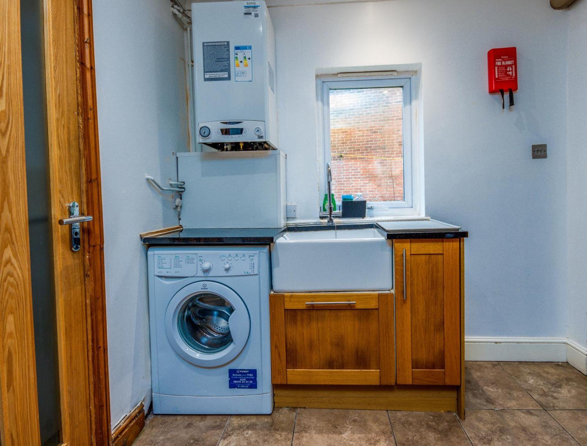 Spacious Flat In Centre With Garden *