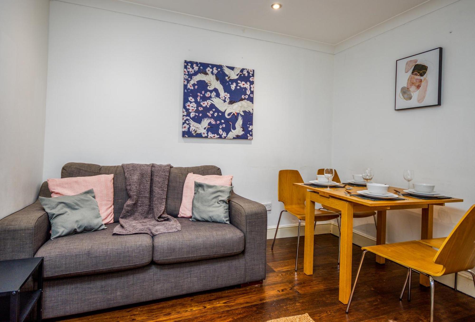 Spacious Flat In Centre With Garden Apartment *