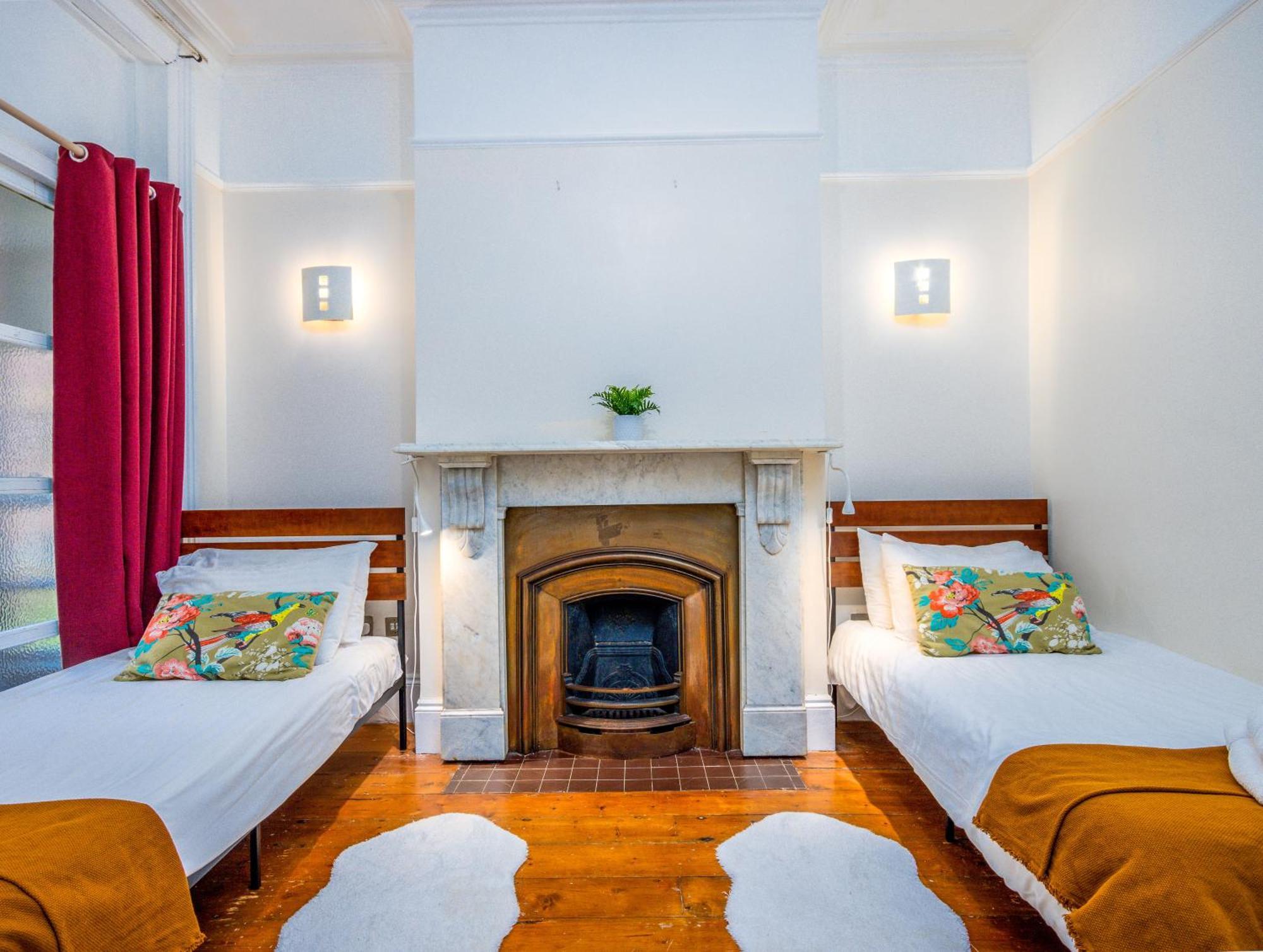 Spacious Flat In Centre With Garden Apartment