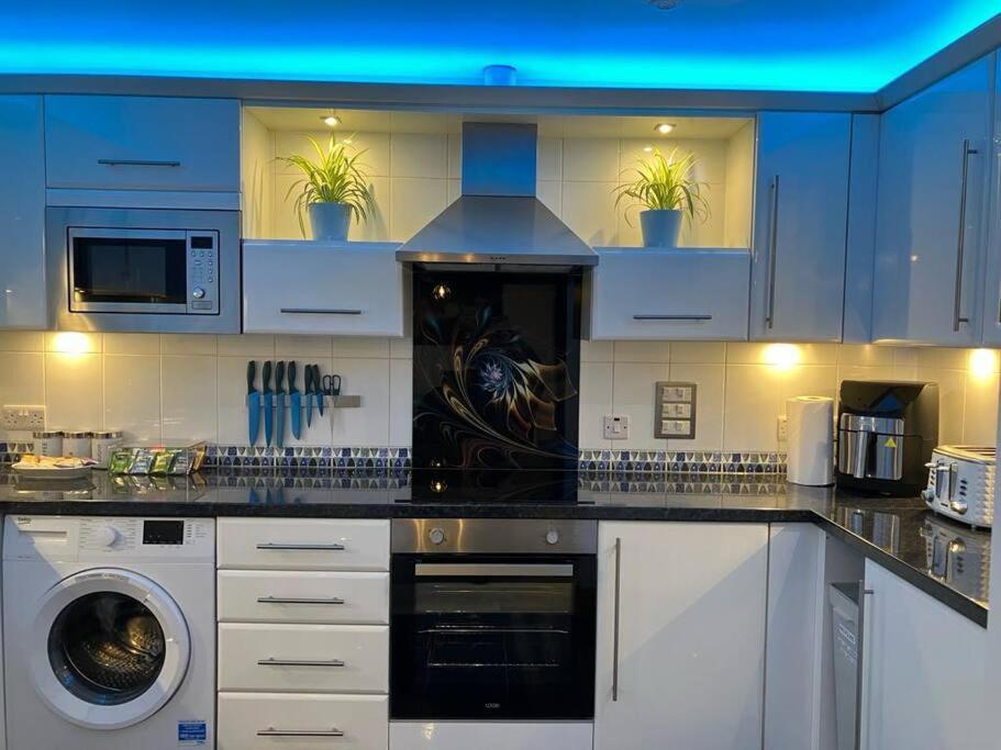 Modern 2bed Flat Near Ocean Village * Southampton