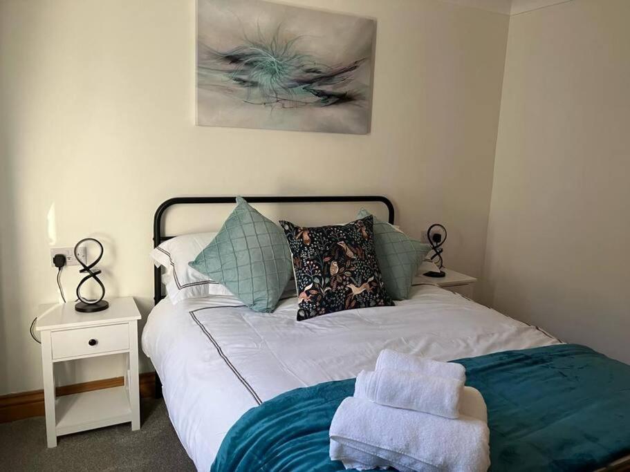 Modern 2bed Flat Near Ocean Village Apartment *