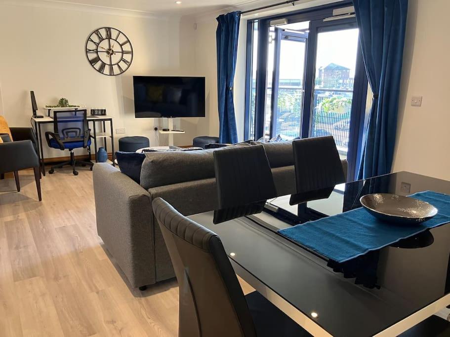 Apartment Modern 2bed Flat Near Ocean Village *