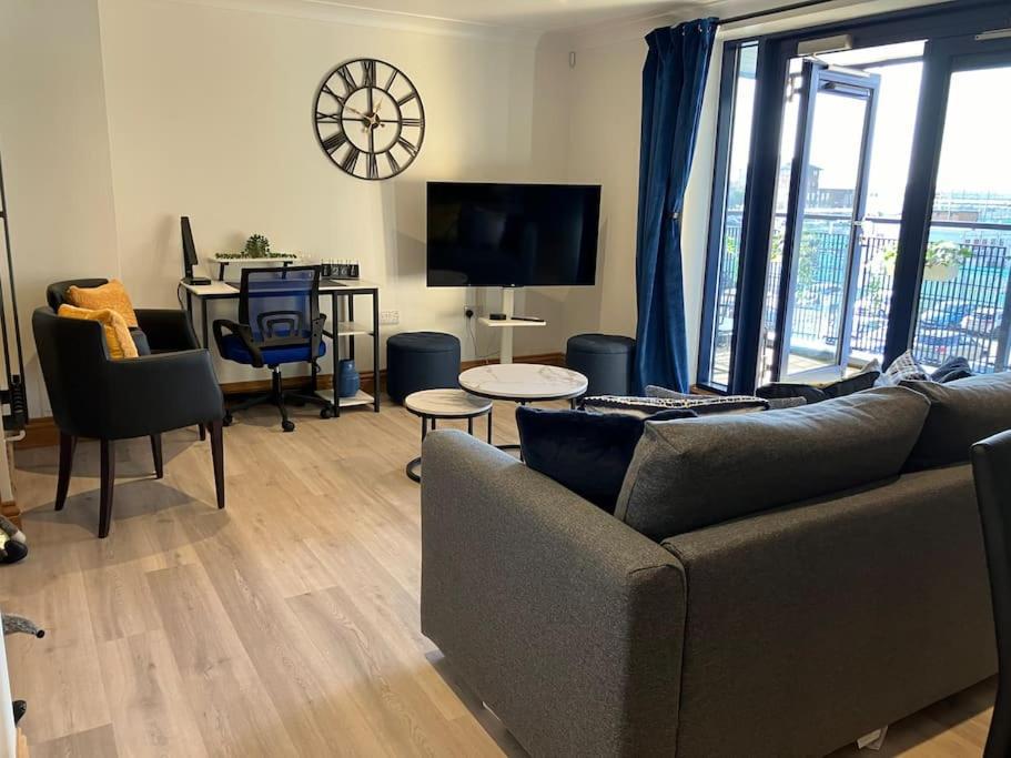Modern 2bed Flat Near Ocean Village * Southampton