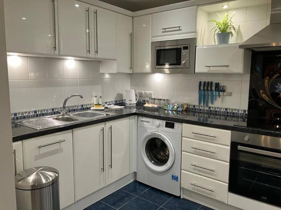 Modern 2bed Flat Near Ocean Village Apartment
