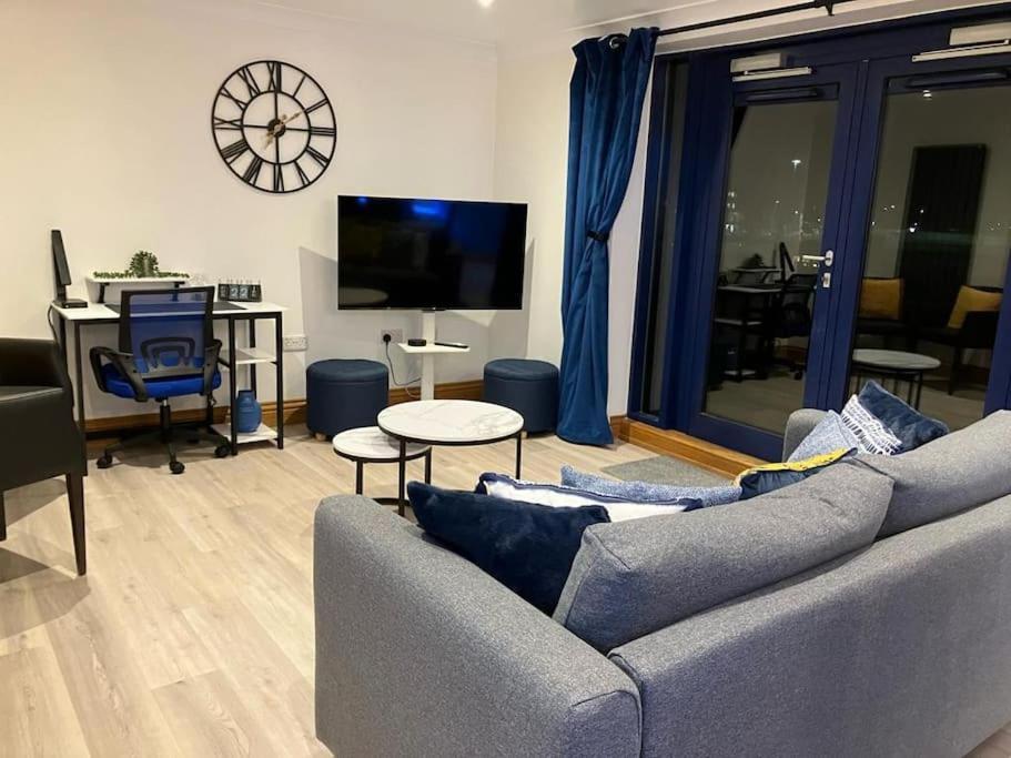Apartment Modern 2bed Flat Near Ocean Village *