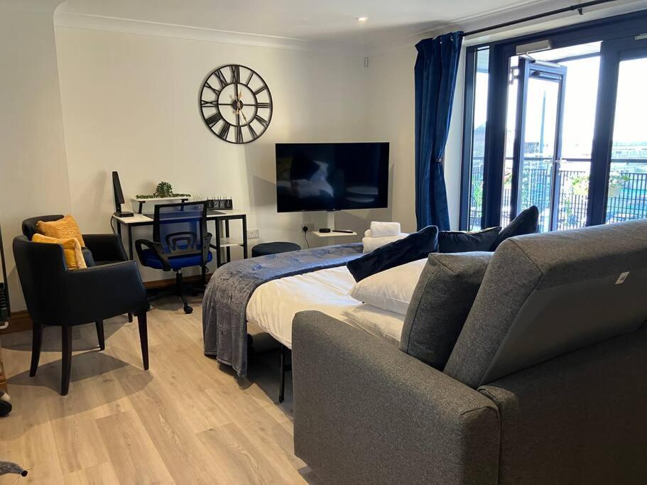 Modern 2bed Flat Near Ocean Village * Southampton