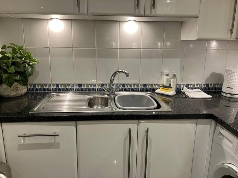 Modern 2bed Flat Near Ocean Village Apartment *