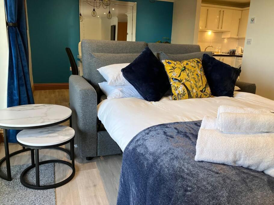 Modern 2bed Flat Near Ocean Village