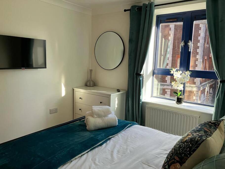 Modern 2bed Flat Near Ocean Village * Southampton