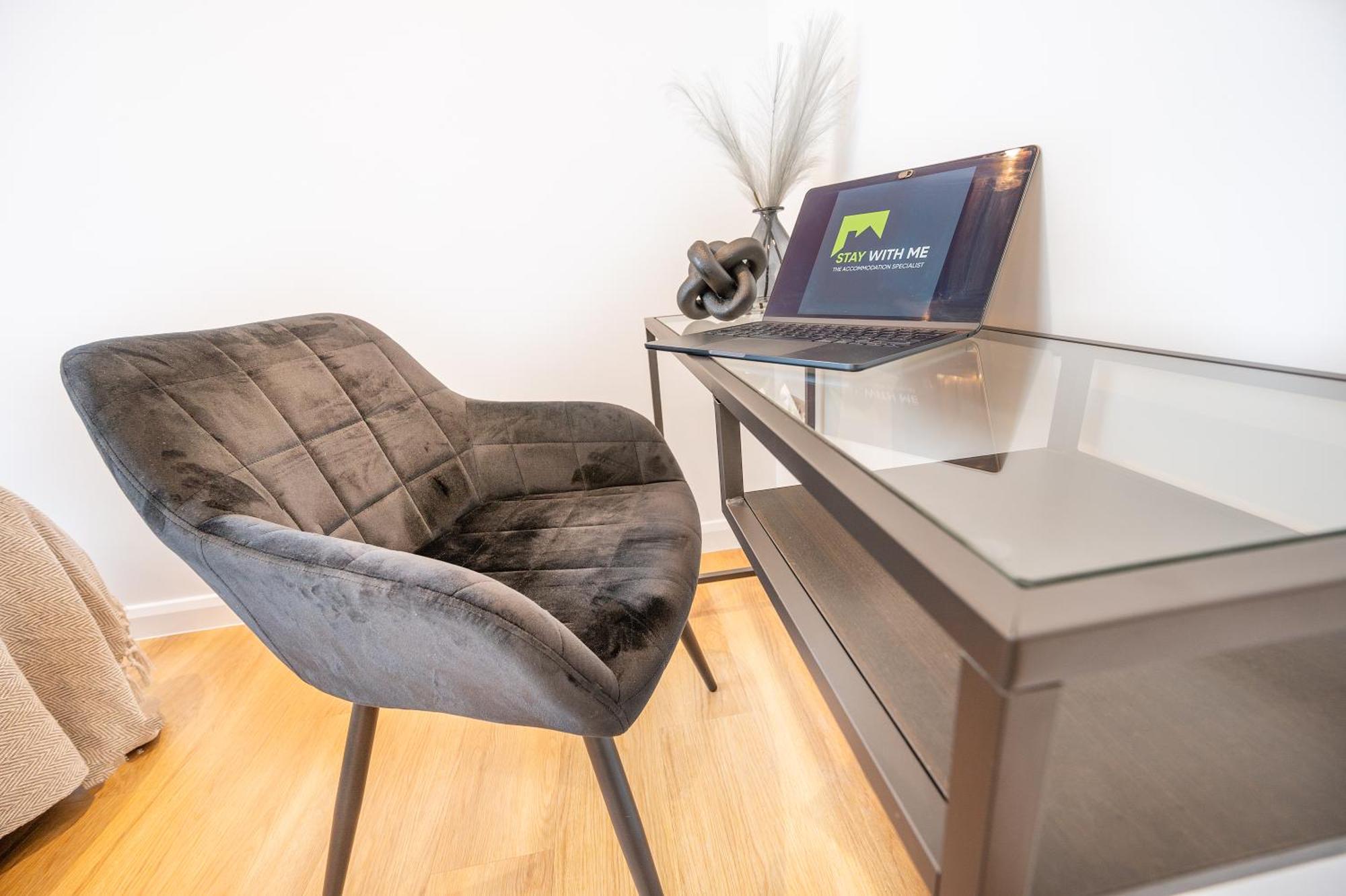 Apartment Luxury City Base 4 Beds, 2 Baths Parking *