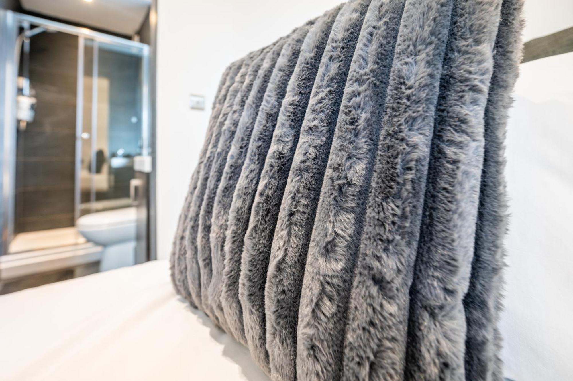 Apartment Luxury City Base 4 Beds, 2 Baths Parking Southampton