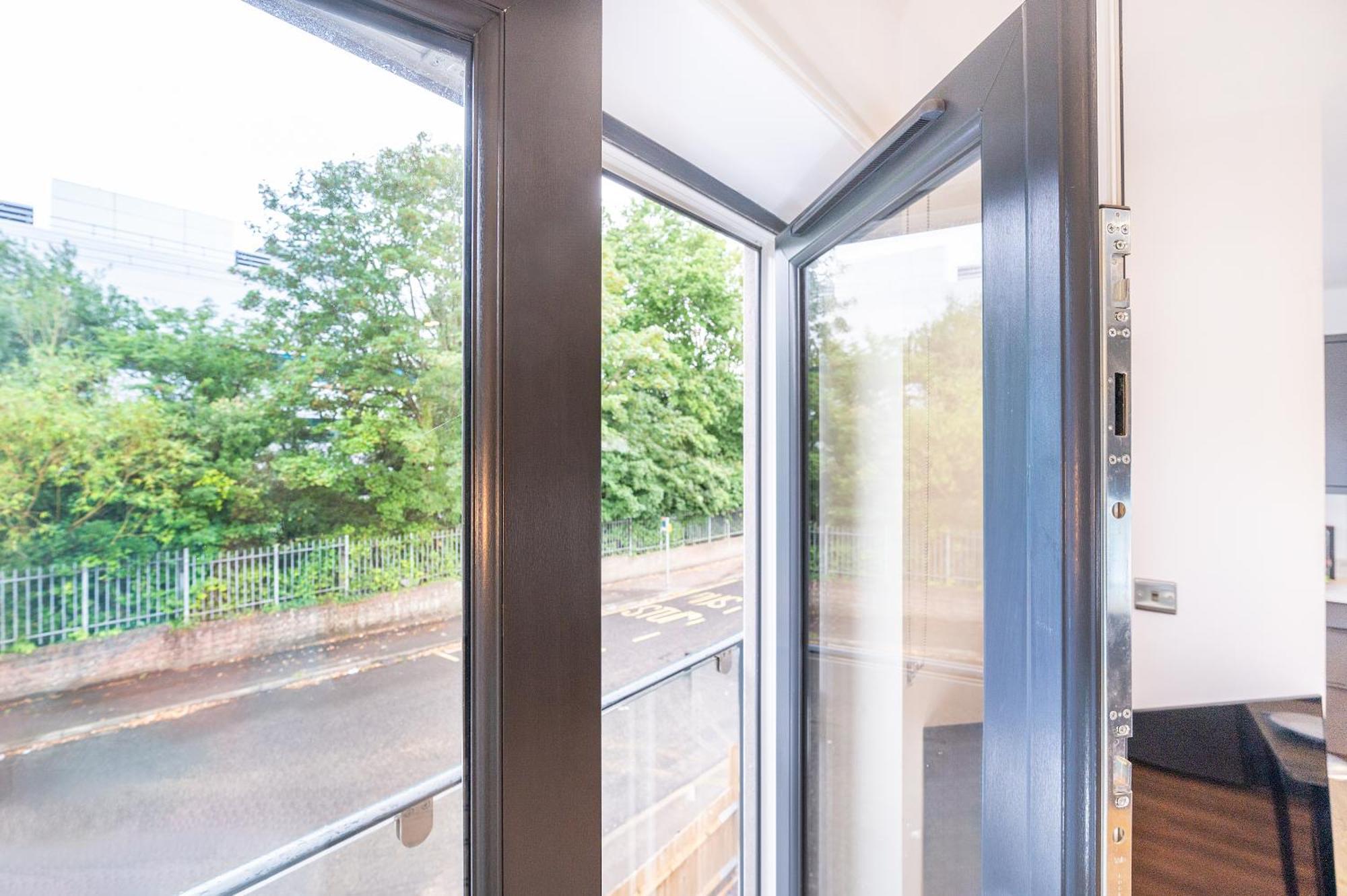 Luxury City Base 4 Beds, 2 Baths Parking * Southampton