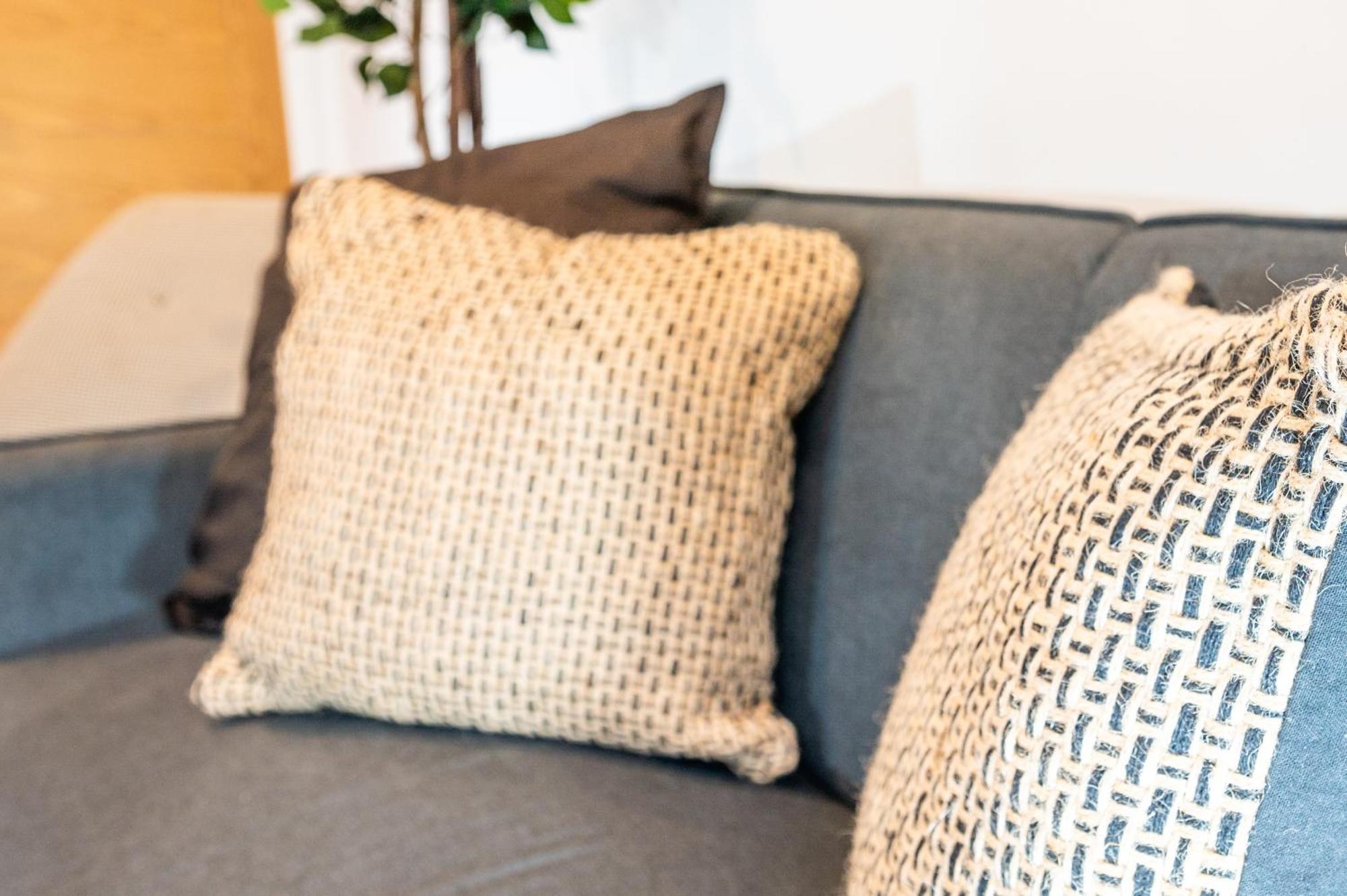 Luxury City Base 4 Beds, 2 Baths Parking