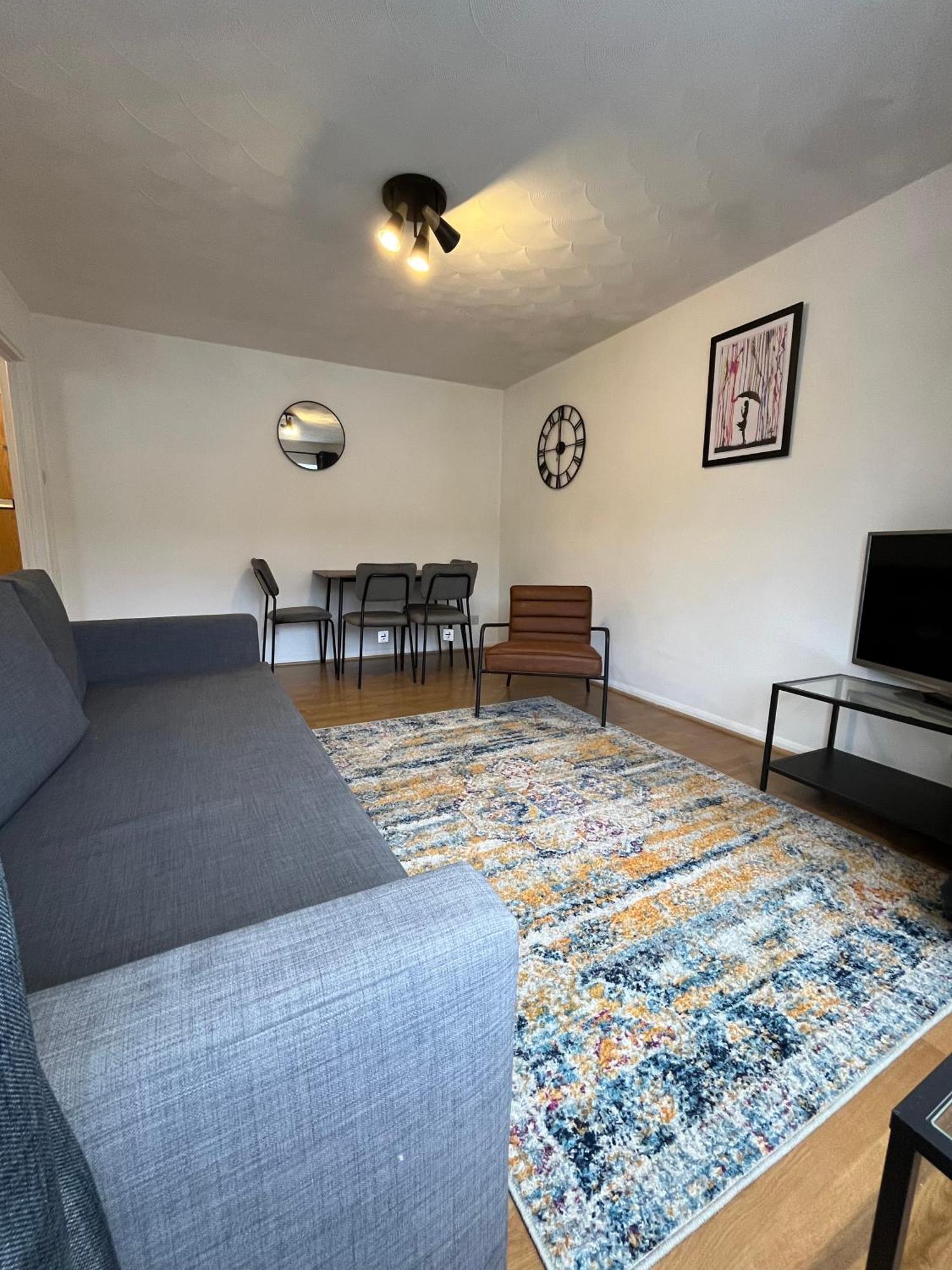 St Denys 2 Bedroom Flat, Convenient Location Next To Station, Great For Contractors * Southampton