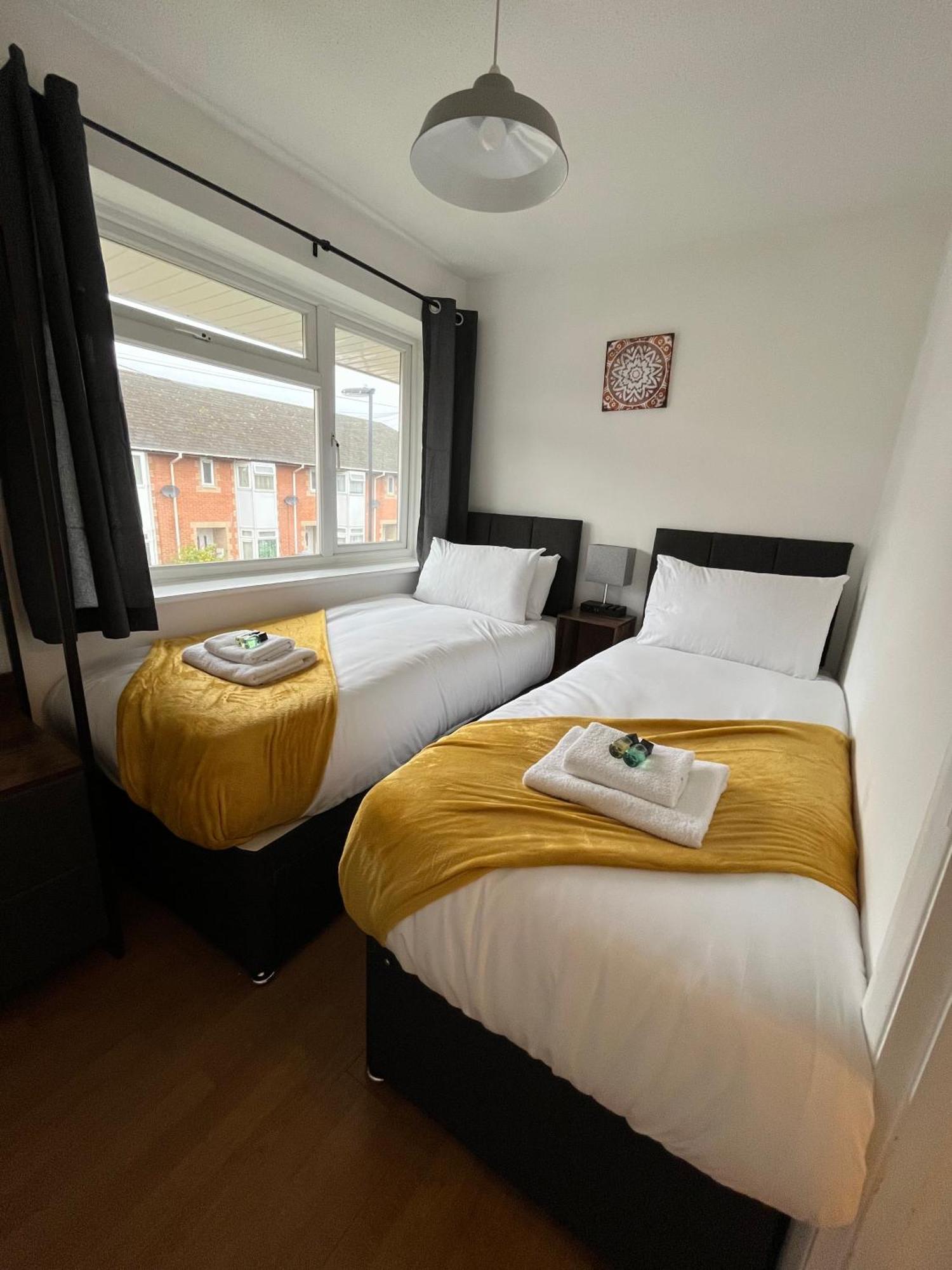 St Denys 2 Bedroom Flat, Convenient Location Next To Station, Great For Contractors * Southampton