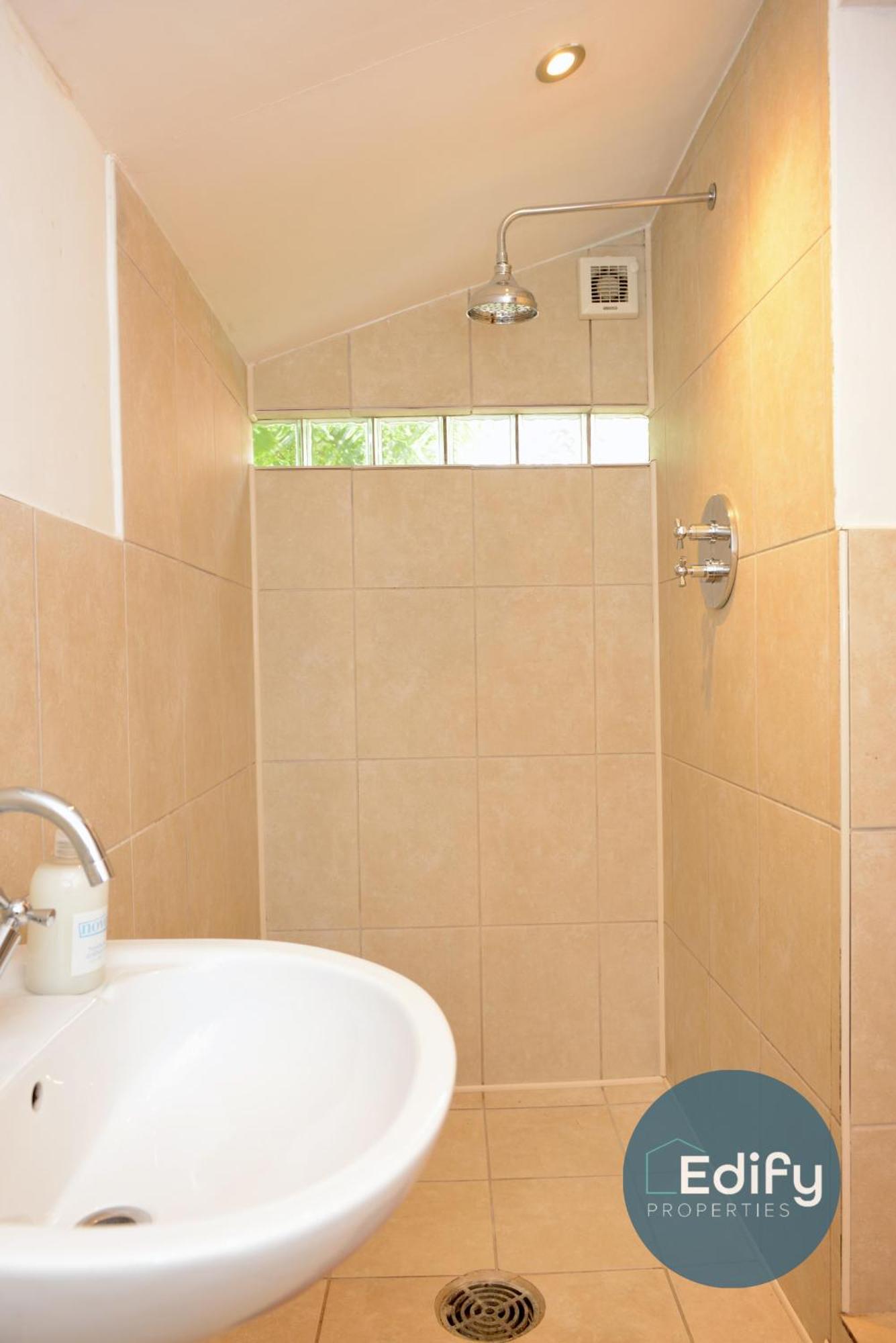 Spacious Flat In Centre With Garden Apartment *