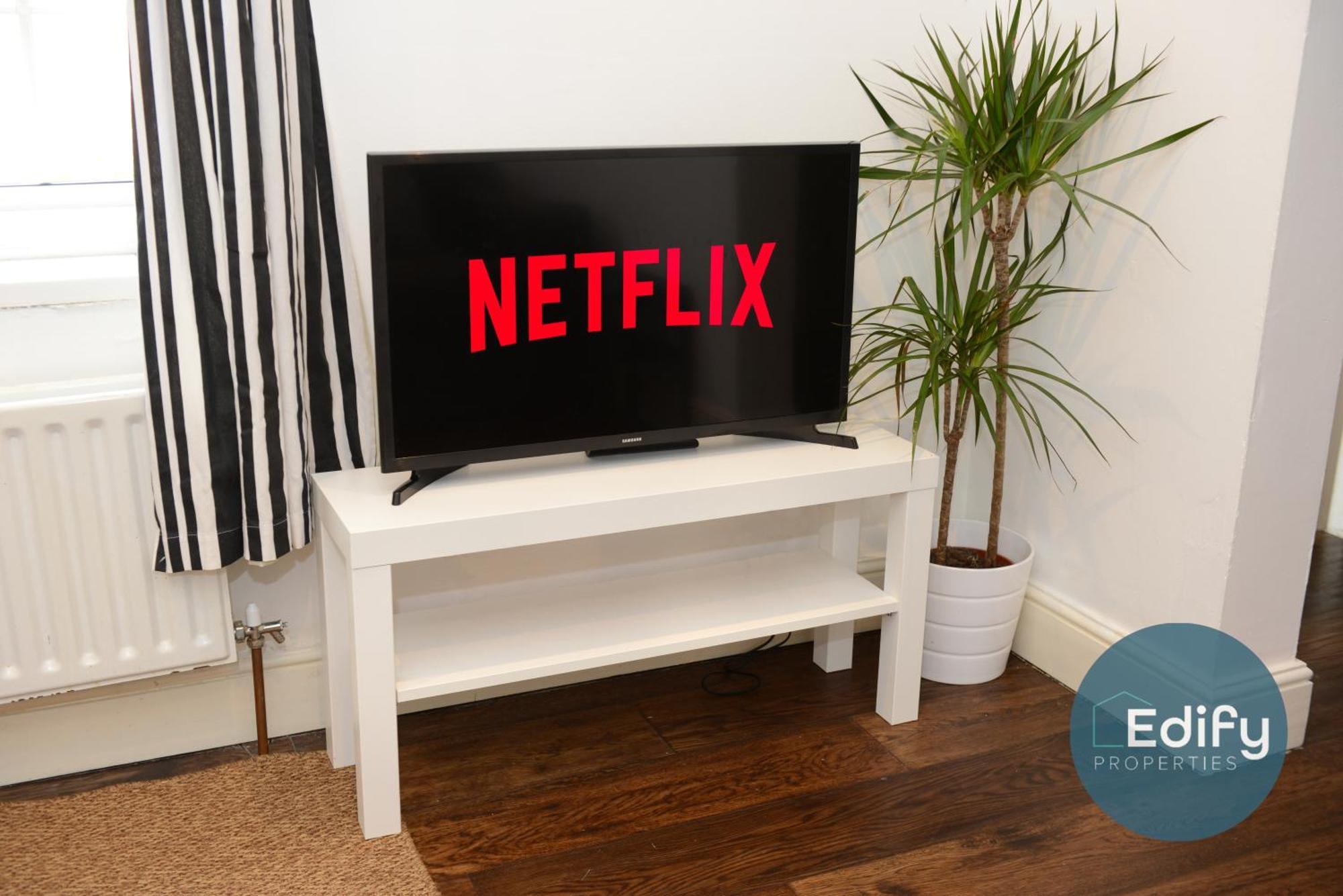 Spacious Flat In Centre With Garden Apartment