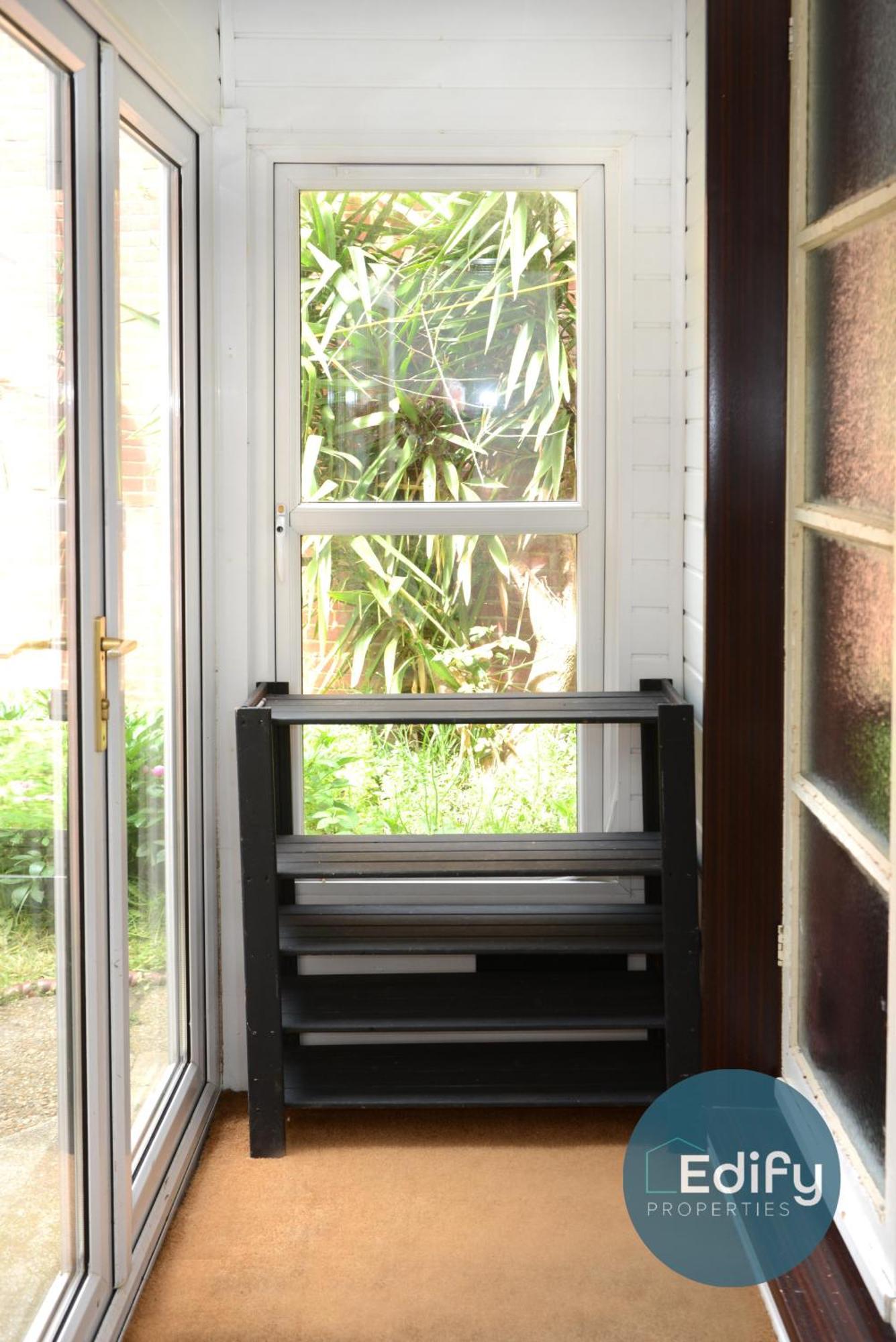 Spacious Flat In Centre With Garden Apartment *