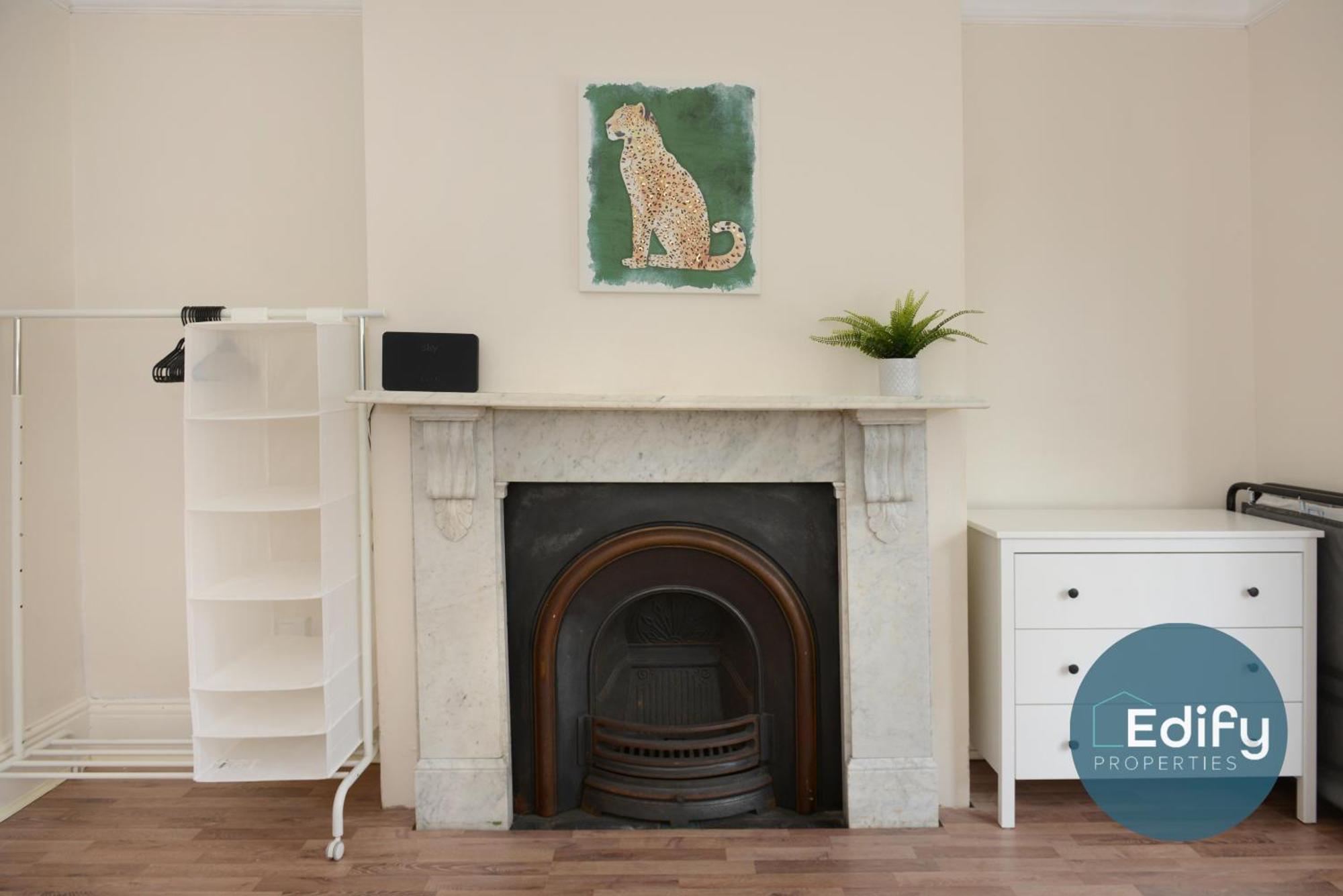 Spacious Flat In Centre With Garden Apartment *