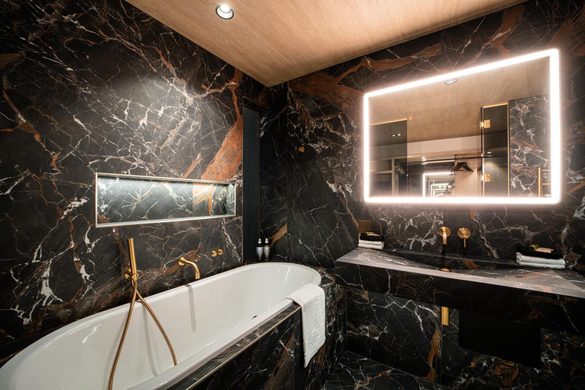 Hotel No.4 Carlton 5*