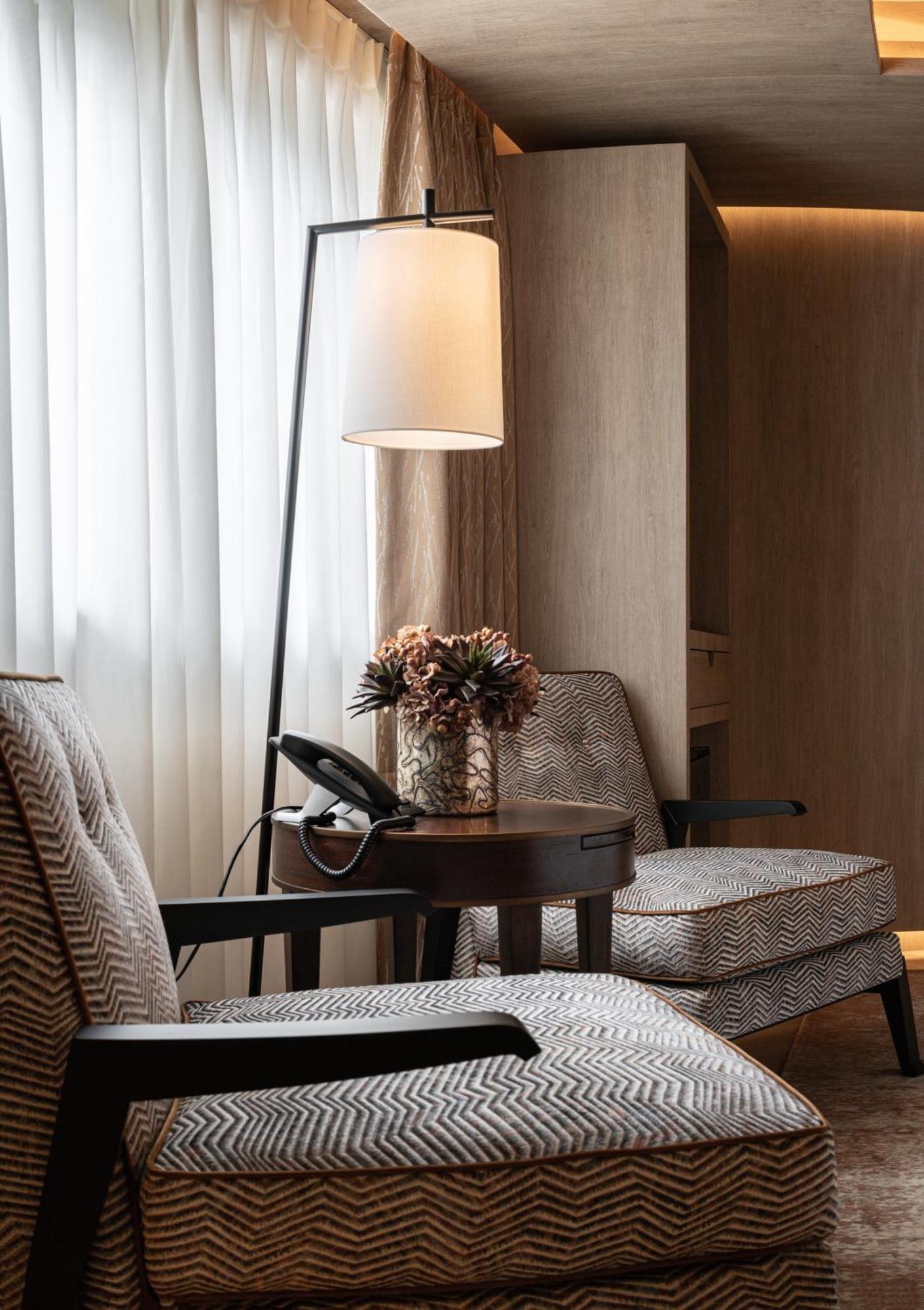 No.4 Carlton 5*