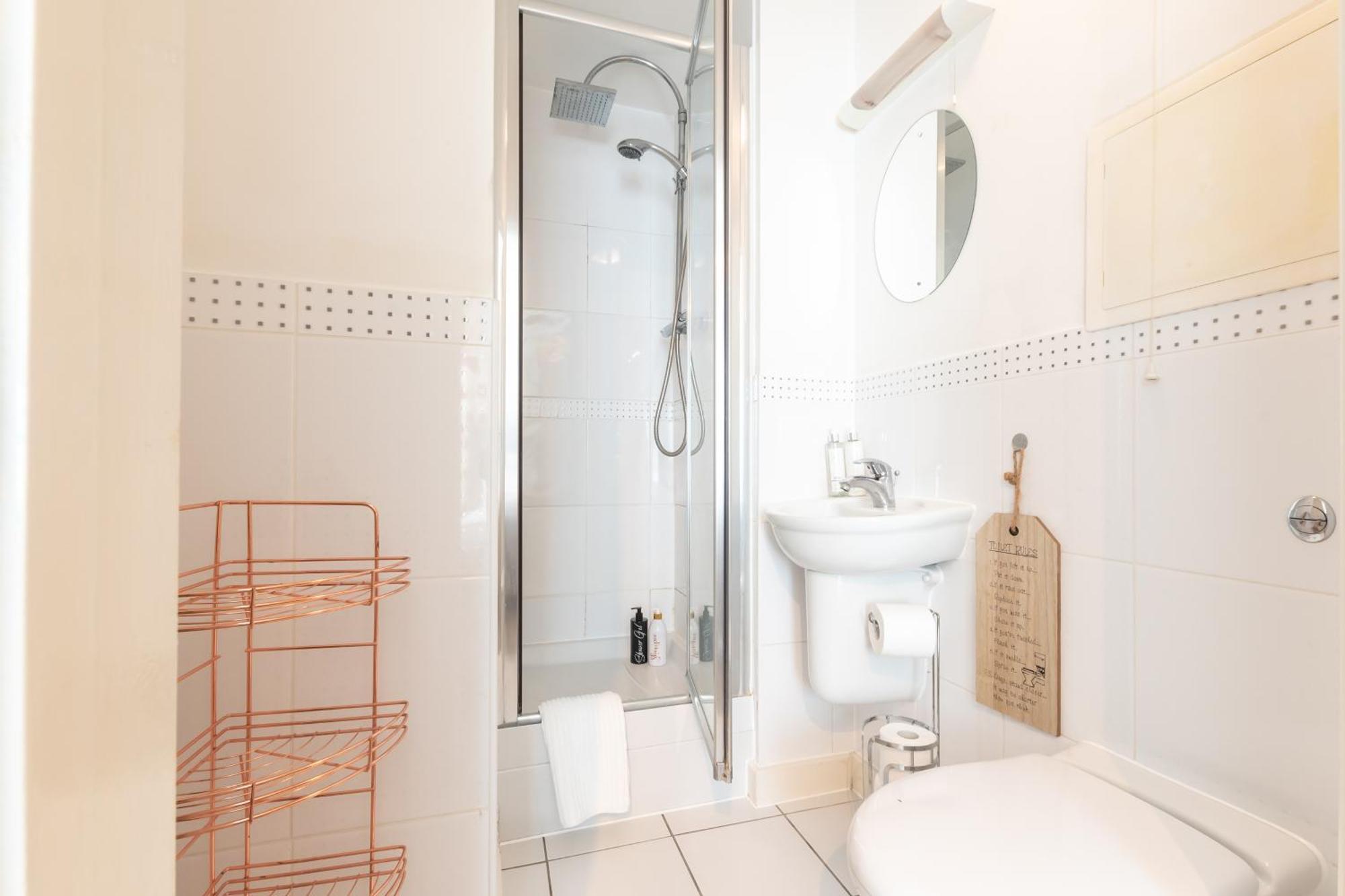 Accessible 2 Bedrooms Flat + P *