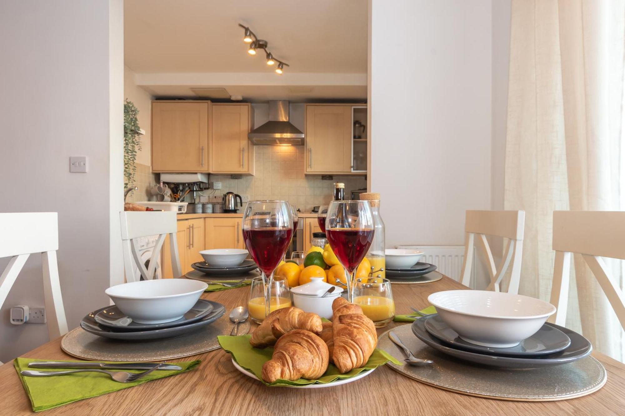 Accessible 2 Bedrooms Flat + P Apartment
