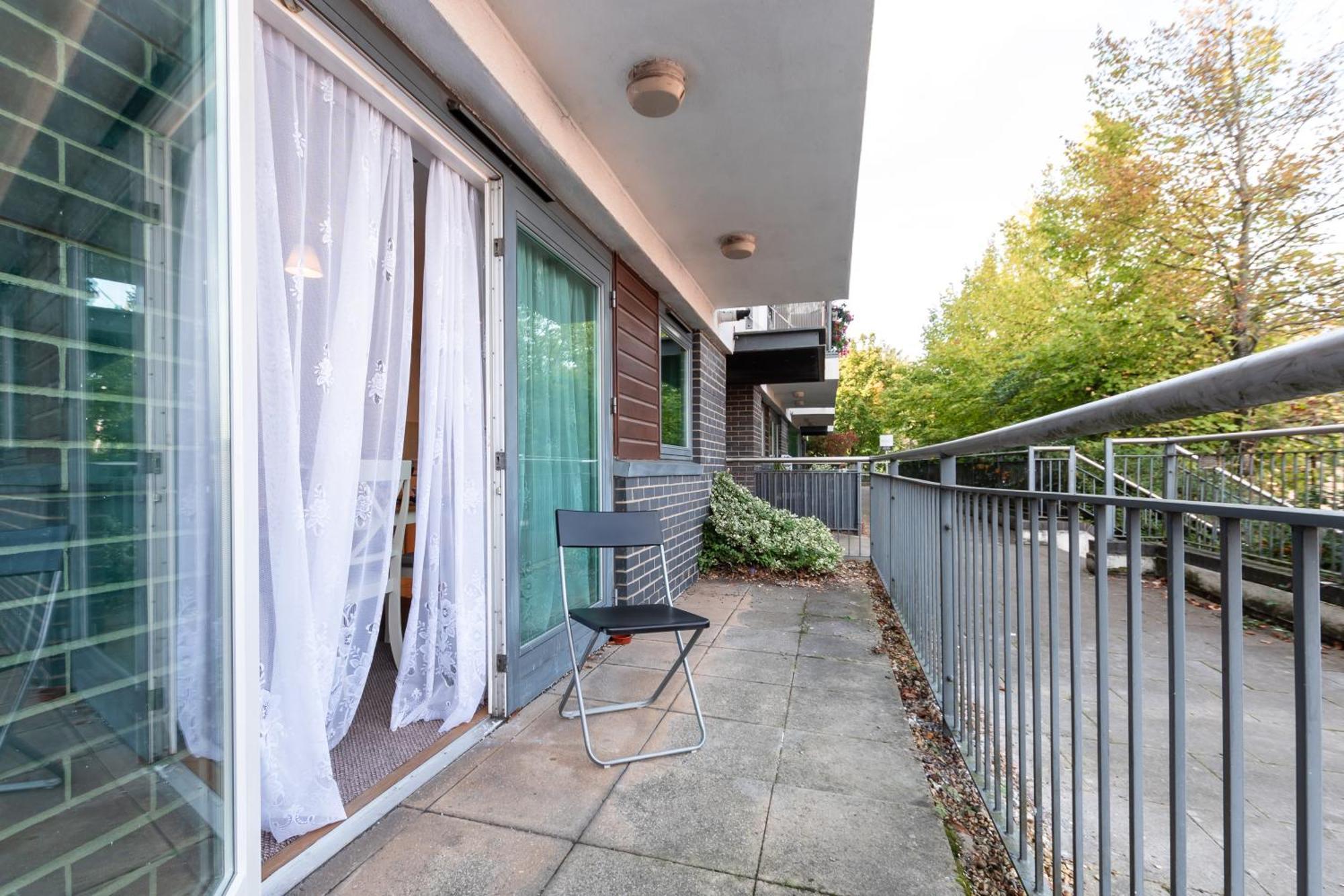 Accessible 2 Bedrooms Flat + P Southampton