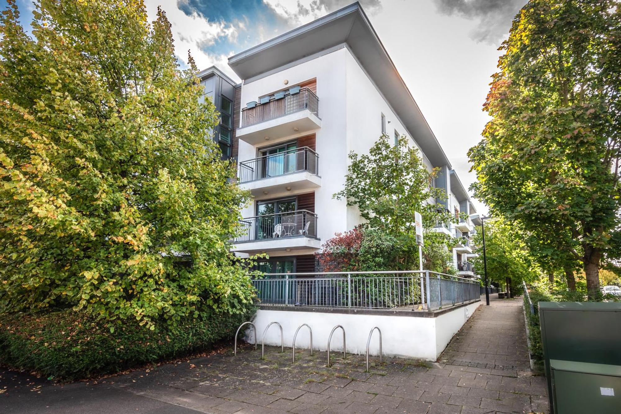 Accessible 2 Bedrooms Flat + P Apartment *