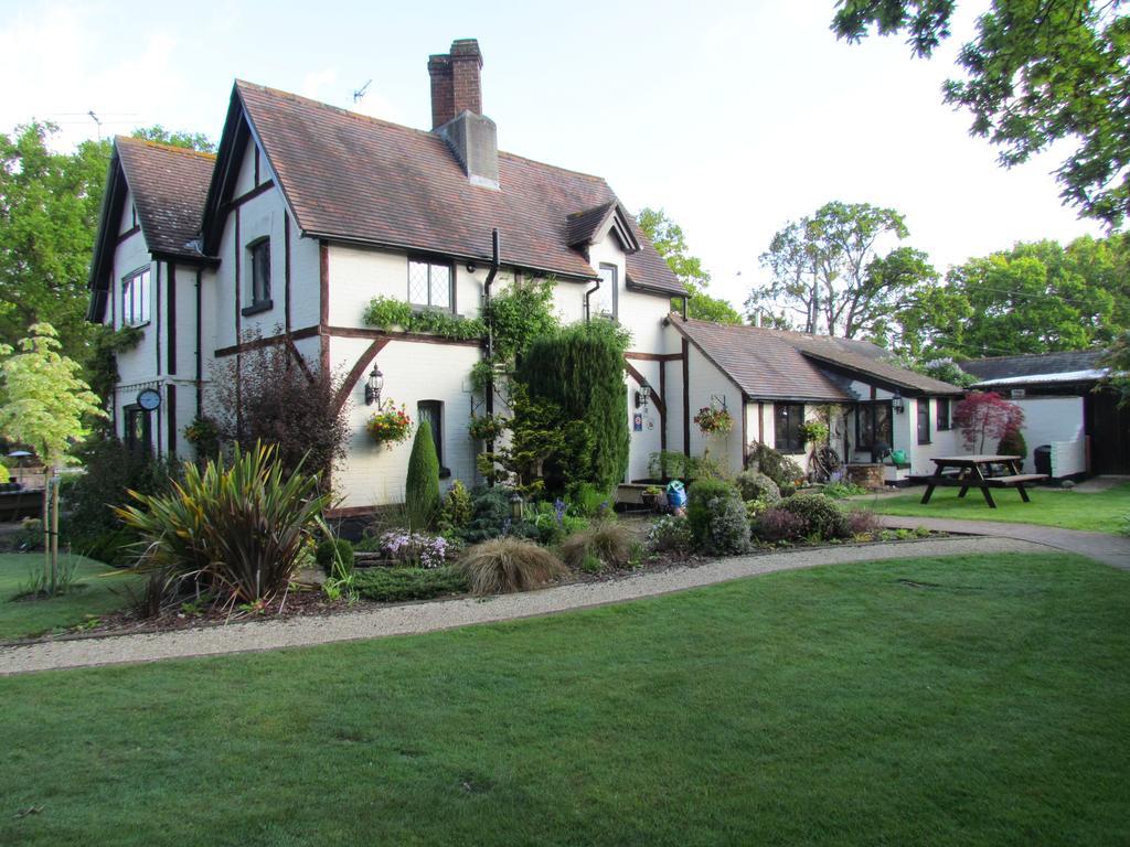 Dale Farm House 4*