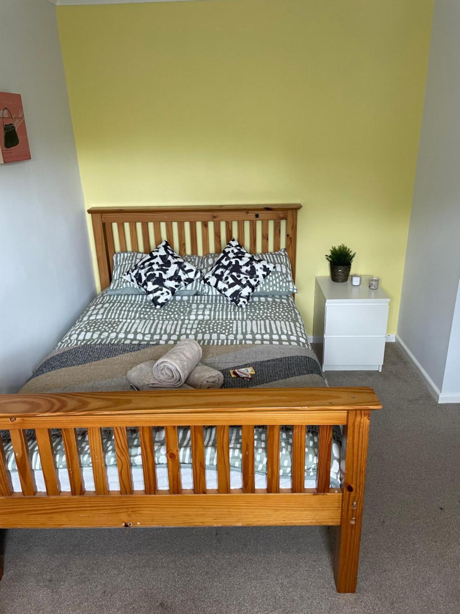 With Garden And 2x Parking Space Southampton