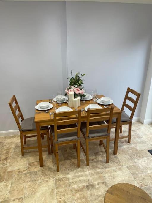 With Garden And 2x Parking Space Southampton