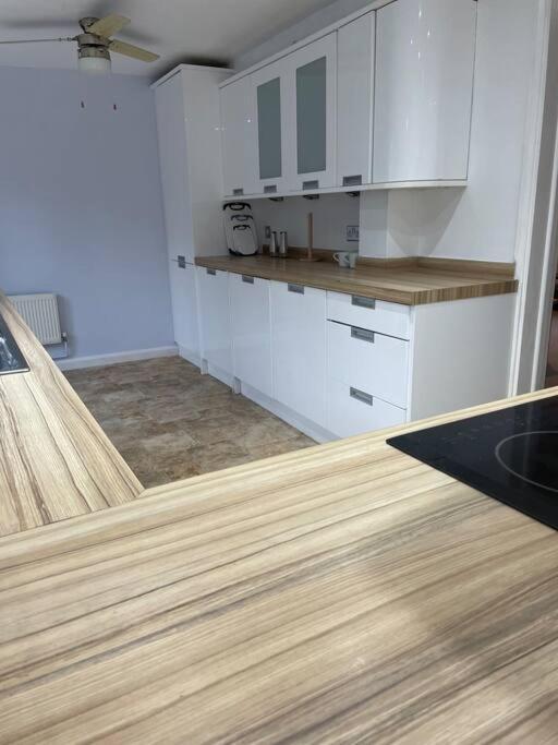 With Garden And 2x Parking Space Southampton