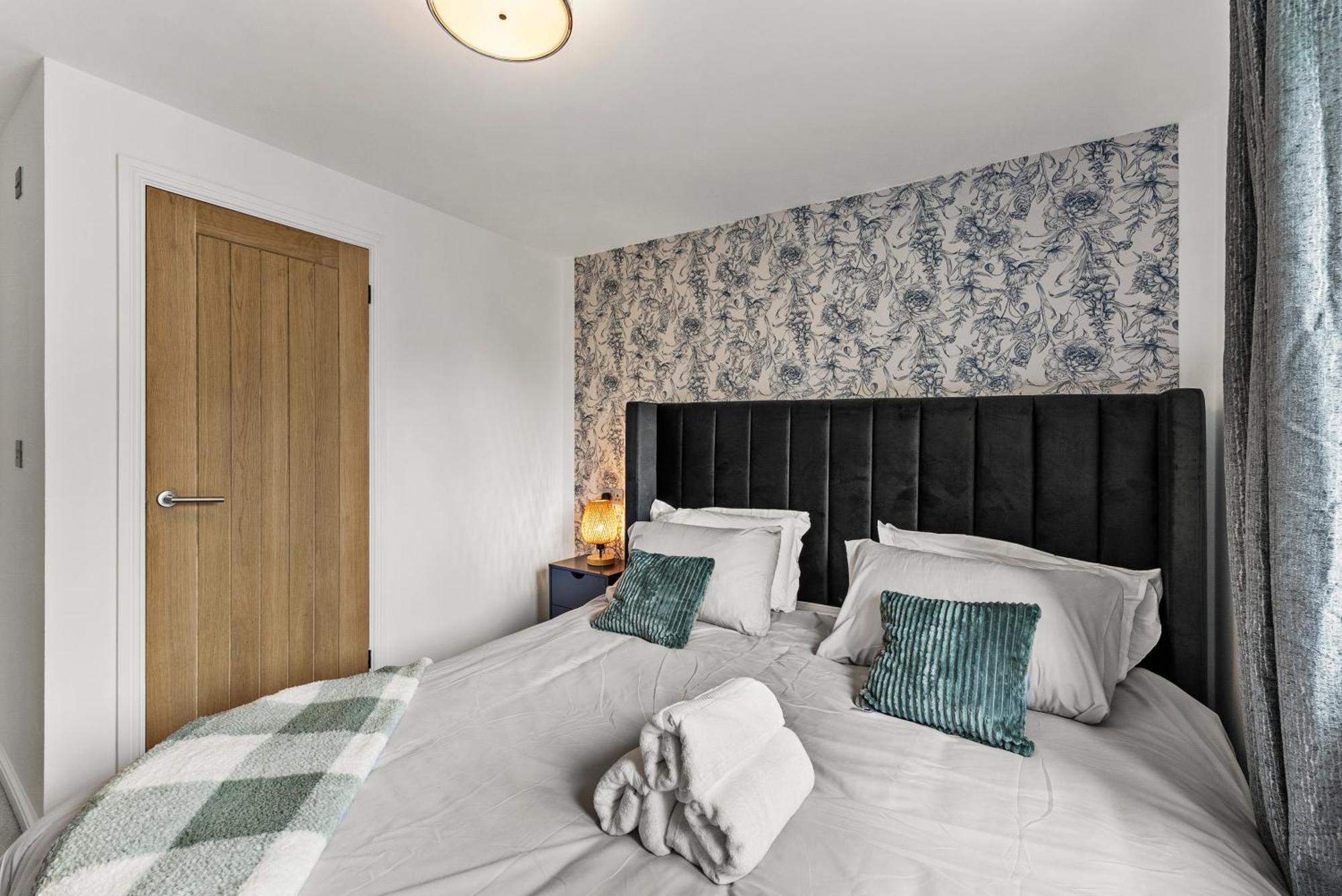 Apartment Stylish 2-Bedroom Retreat In Southampton Southampton