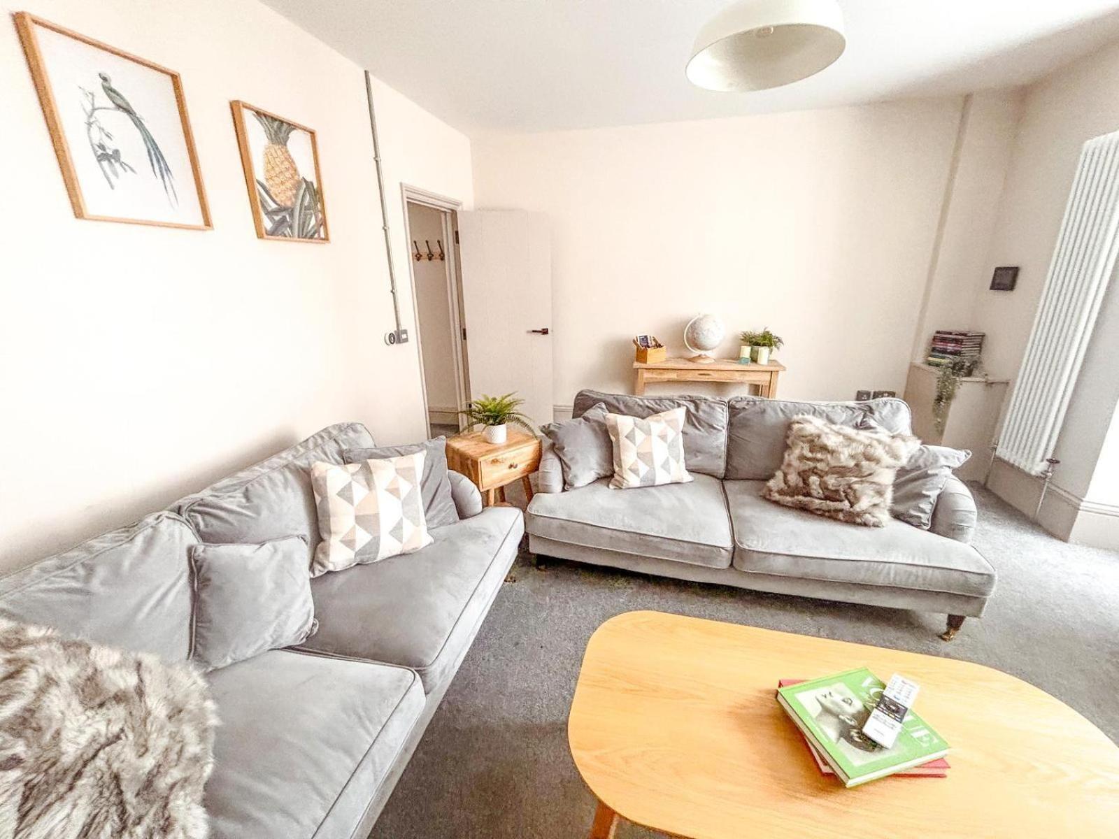 Oxford Street Grand Apartment- Free Evening Parking *