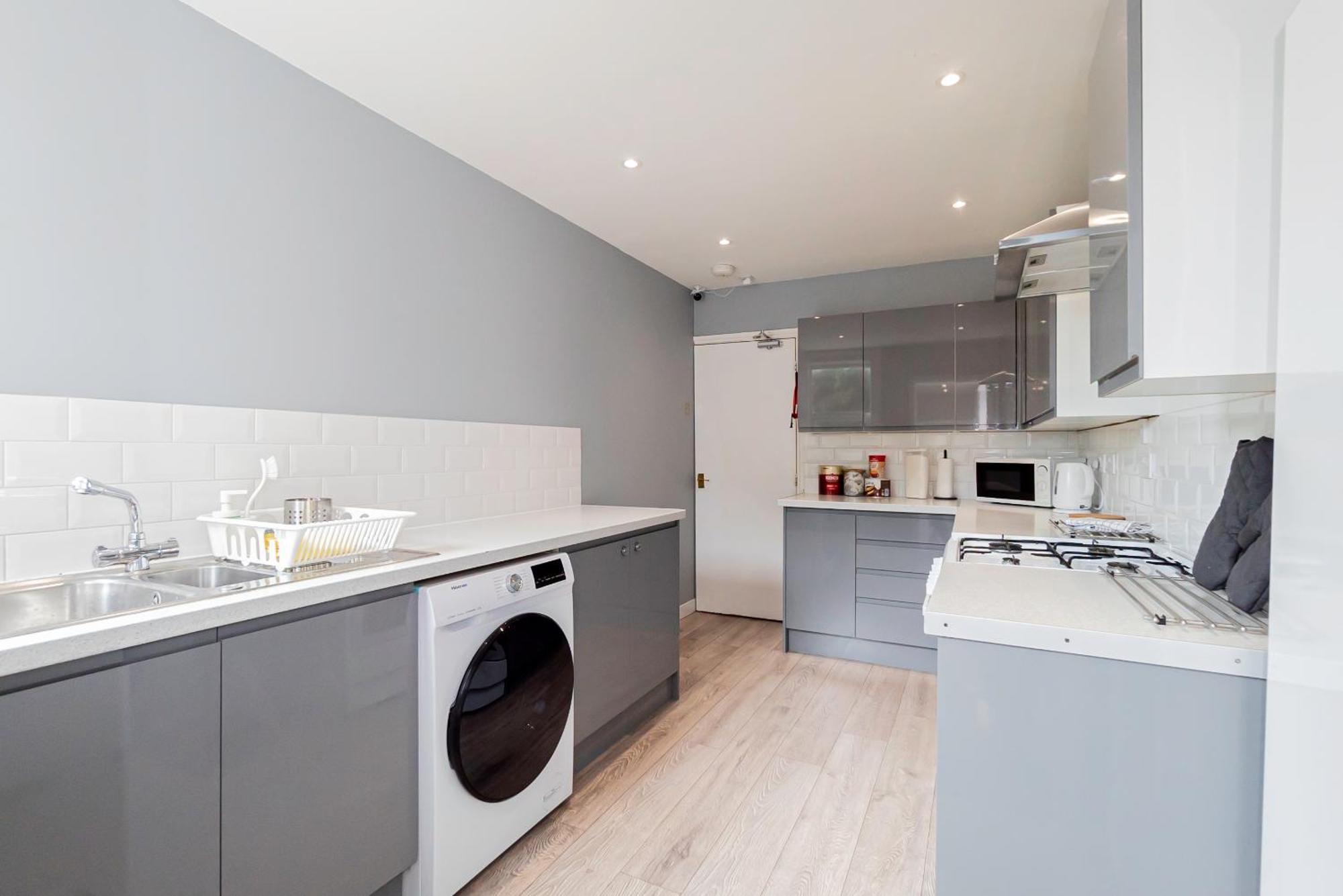 Shirley House 5, Guest House, Self Catering, Self Check In With Smart Locks, Use Of Fully Equipped Kitchen, Close To Centre, Ideal For Longer And Fawley Contractors Southampton