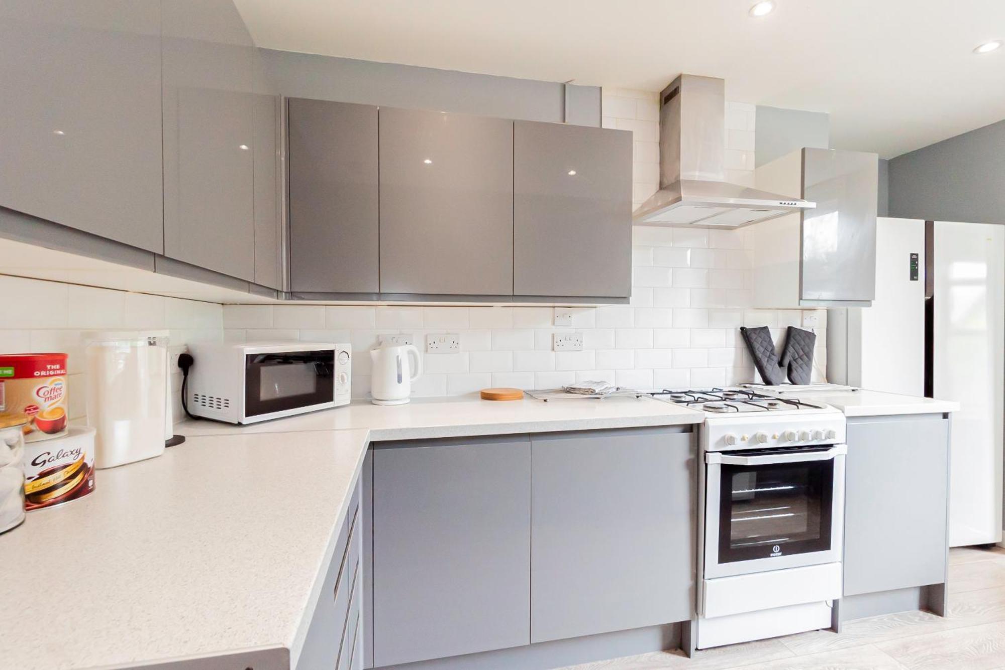 Guest house Shirley House 5, Guest House, Self Catering, Self Check In With Smart Locks, Use Of Fully Equipped Kitchen, Close To Centre, Ideal For Longer And Fawley Contractors Southampton