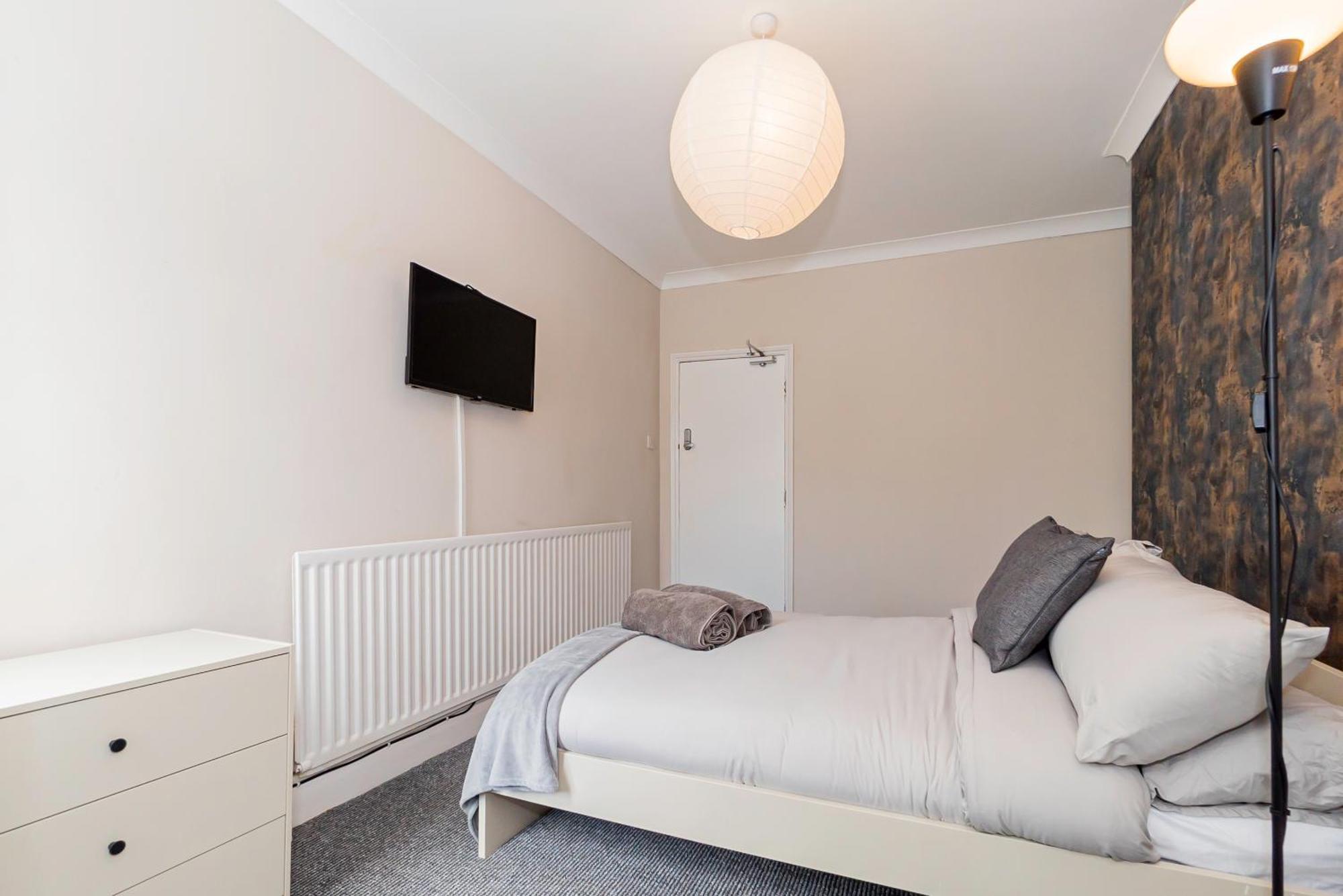 Guest house Shirley House 5, Guest House, Self Catering, Self Check In With Smart Locks, Use Of Fully Equipped Kitchen, Close To Centre, Ideal For Longer And Fawley Contractors Southampton