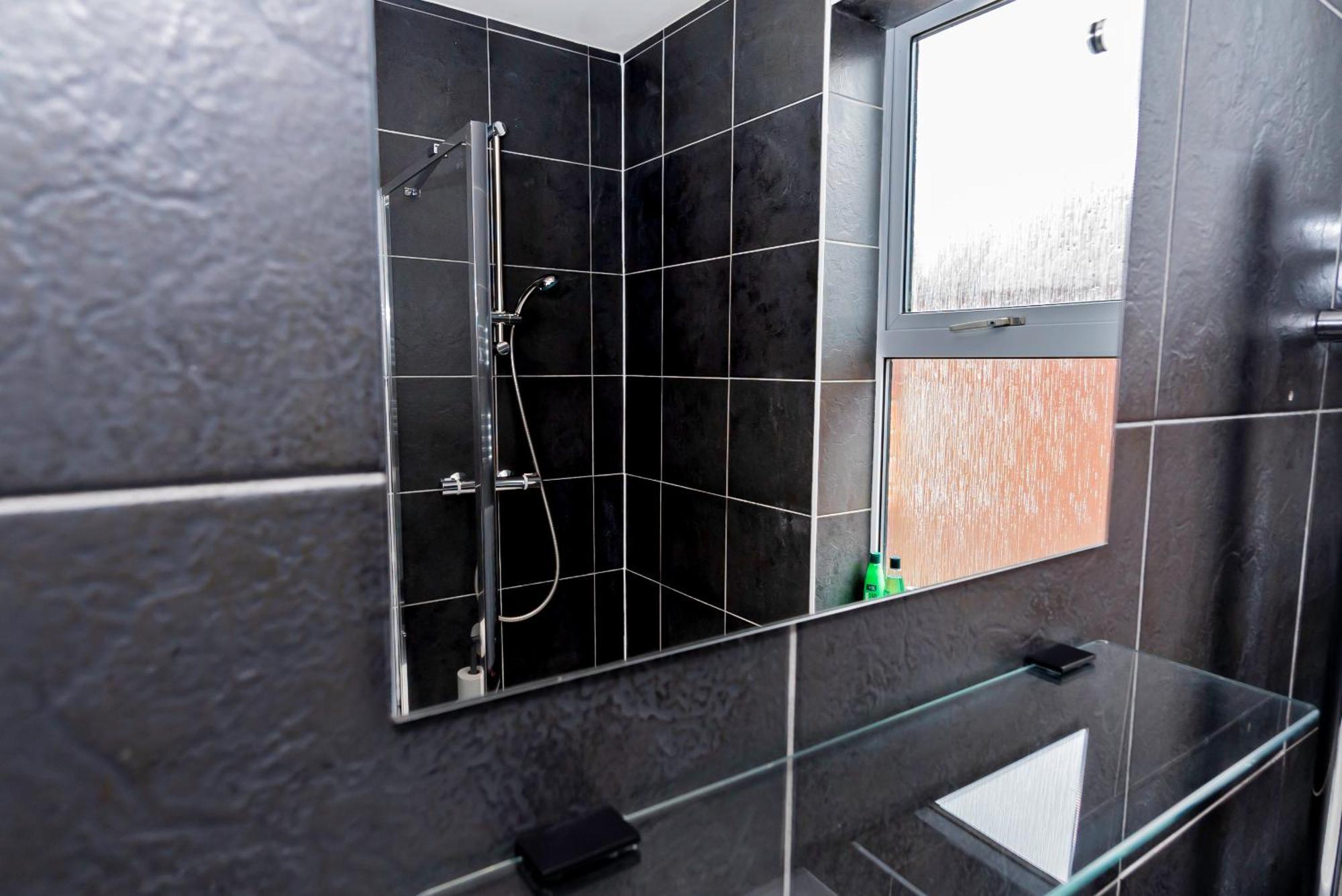 Guest house Shirley House 5, Guest House, Self Catering, Self Check In With Smart Locks, Use Of Fully Equipped Kitchen, Close To Centre, Ideal For Longer And Fawley Contractors *