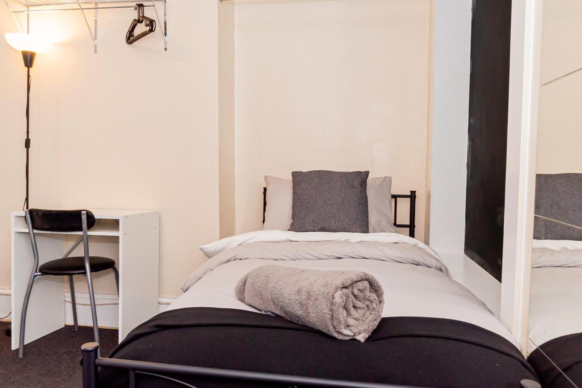 Shirley House 5, Guest House, Self Catering, Self Check In With Smart Locks, Use Of Fully Equipped Kitchen, Close To Centre, Ideal For Longer And Fawley Contractors Guest house Southampton