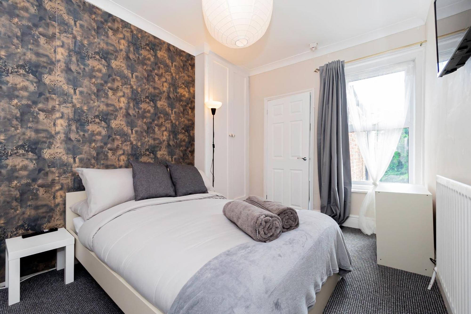 Shirley House 5, Guest House, Self Catering, Self Check In With Smart Locks, Use Of Fully Equipped Kitchen, Close To Centre, Ideal For Longer And Fawley Contractors