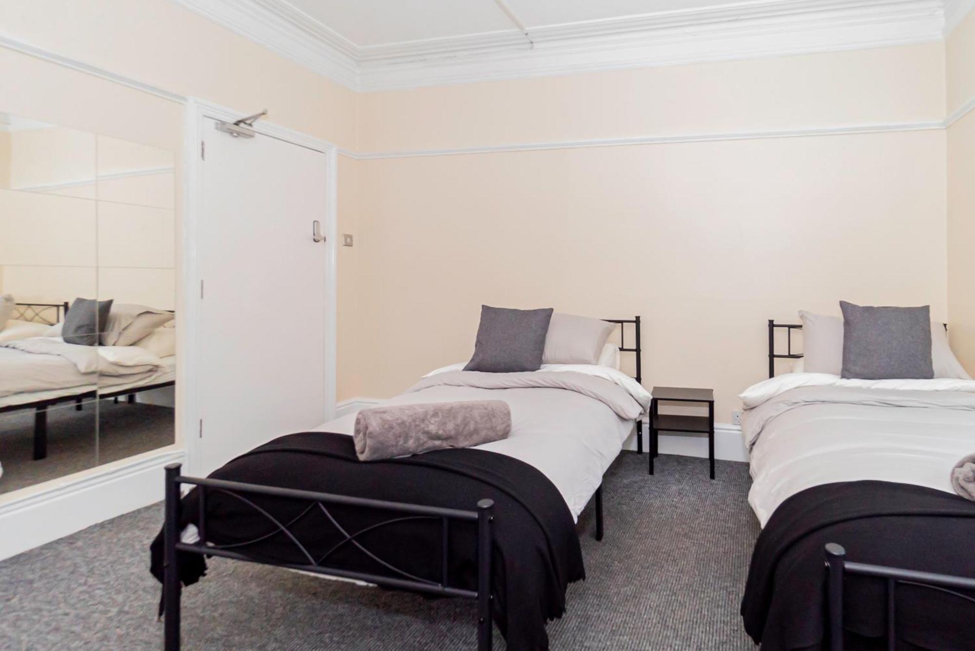 Shirley House 5, Guest House, Self Catering, Self Check In With Smart Locks, Use Of Fully Equipped Kitchen, Close To Centre, Ideal For Longer And Fawley Contractors *