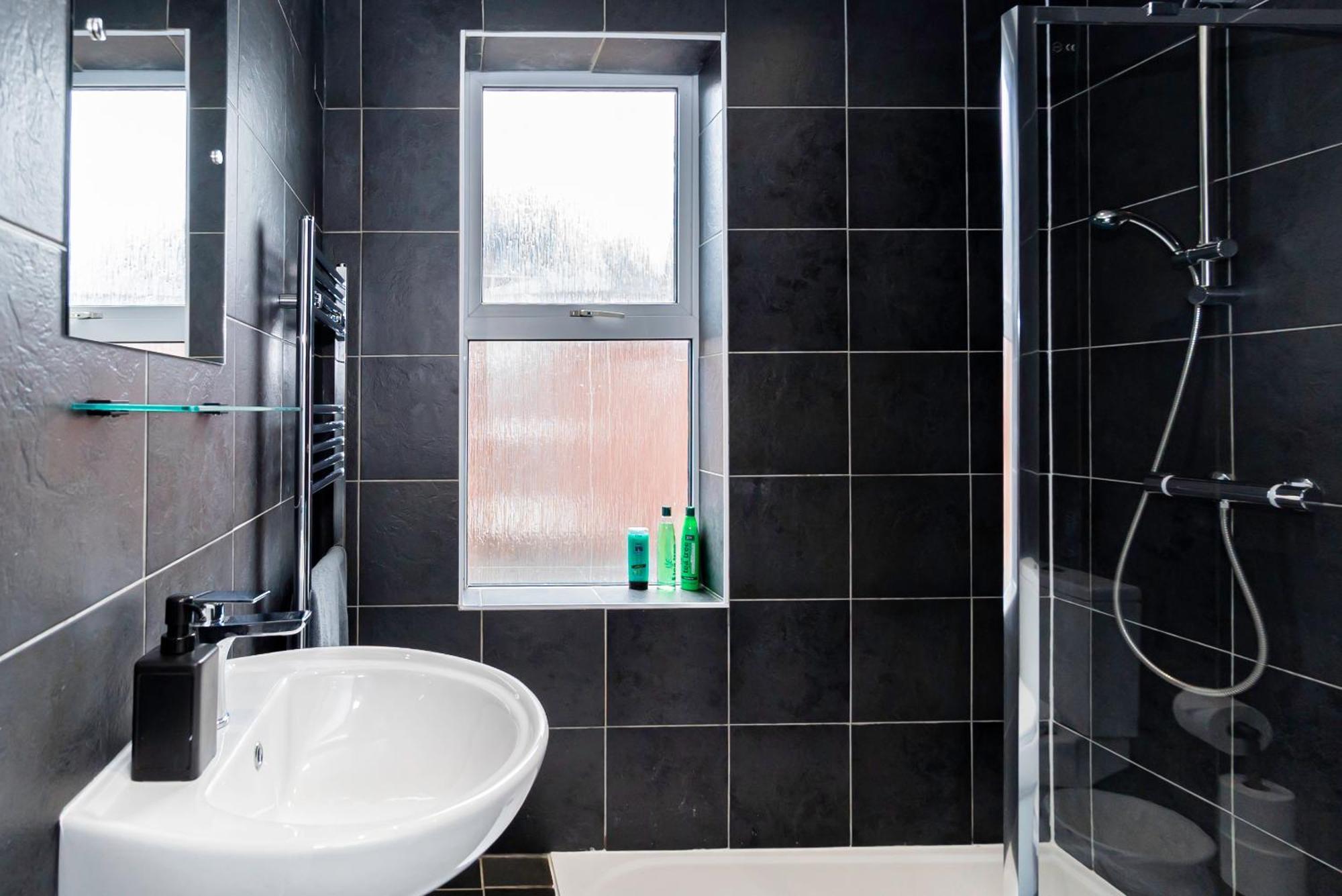 Shirley House 5, Guest House, Self Catering, Self Check In With Smart Locks, Use Of Fully Equipped Kitchen, Close To Centre, Ideal For Longer And Fawley Contractors Guest house