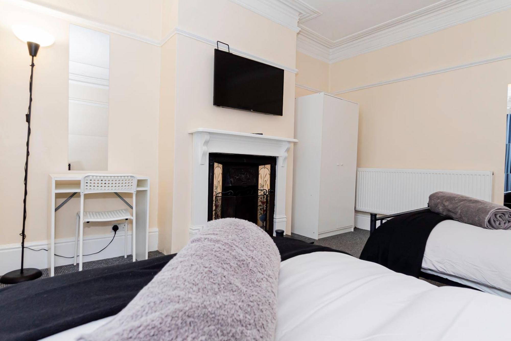 Guest house Shirley House 5, Guest House, Self Catering, Self Check In With Smart Locks, Use Of Fully Equipped Kitchen, Close To Centre, Ideal For Longer And Fawley Contractors