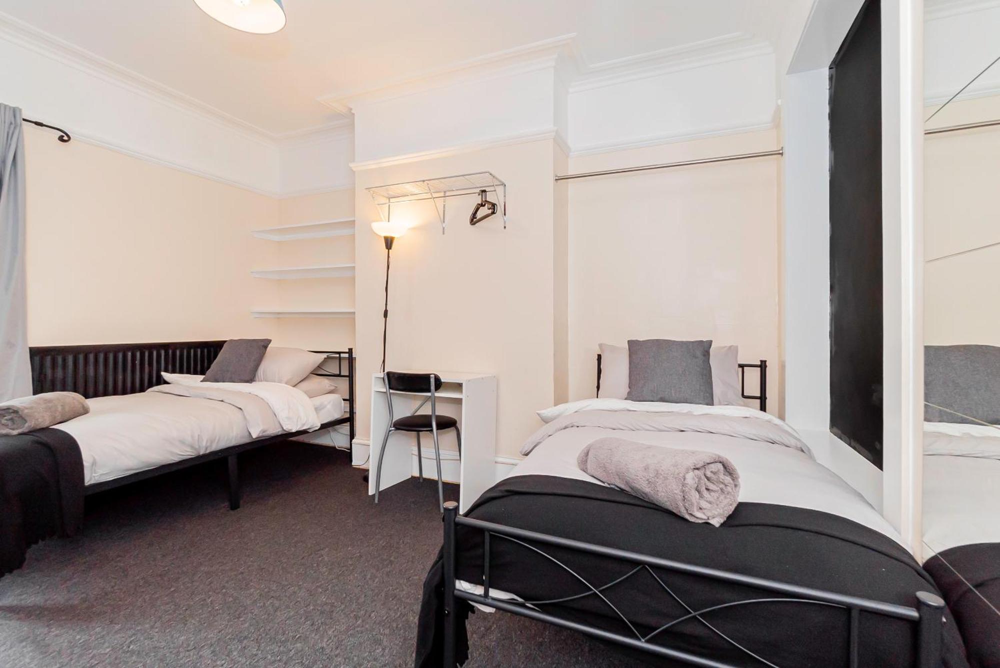 Guest house Shirley House 5, Guest House, Self Catering, Self Check In With Smart Locks, Use Of Fully Equipped Kitchen, Close To Centre, Ideal For Longer And Fawley Contractors *