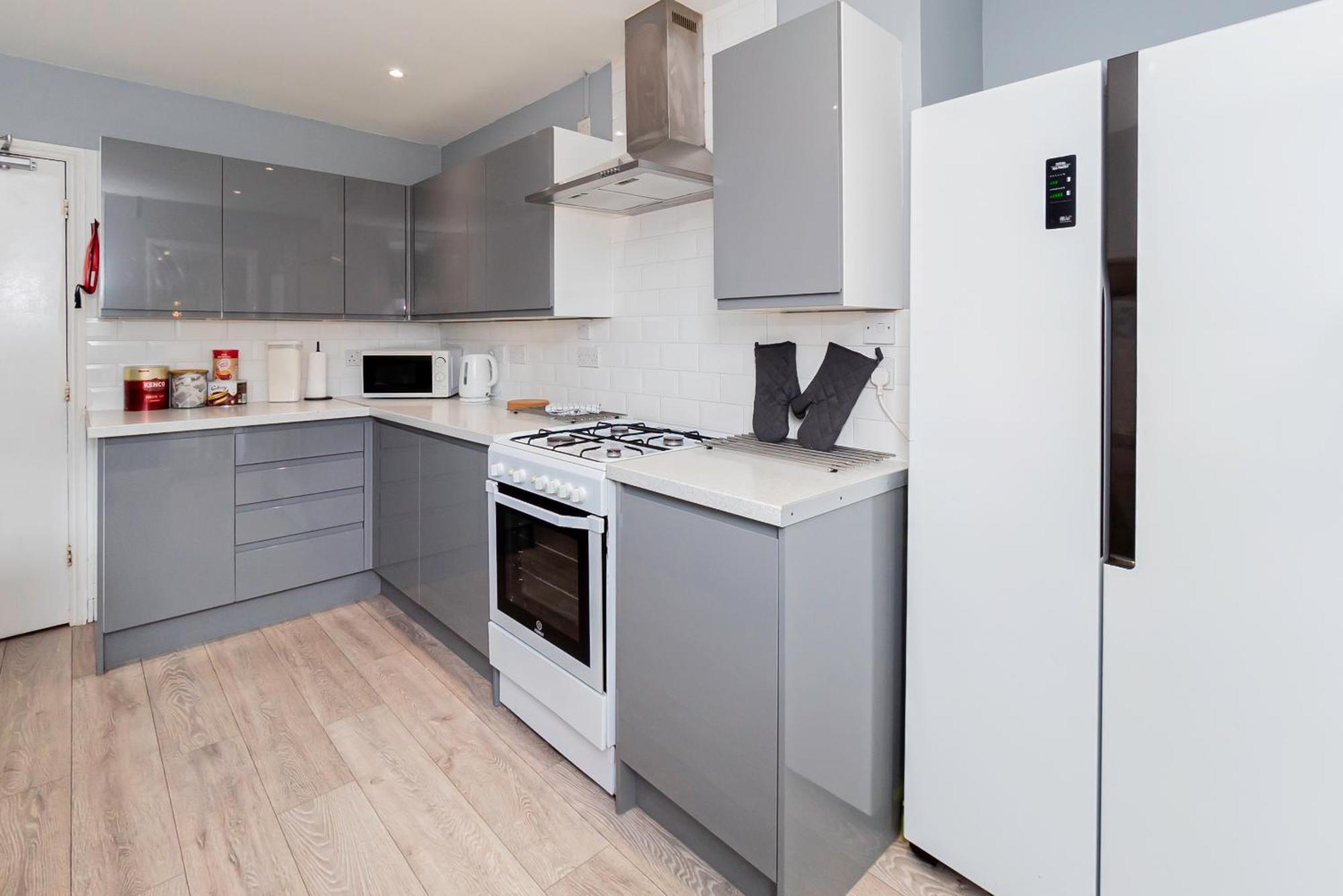 Shirley House 5, Guest House, Self Catering, Self Check In With Smart Locks, Use Of Fully Equipped Kitchen, Close To Centre, Ideal For Longer And Fawley Contractors *