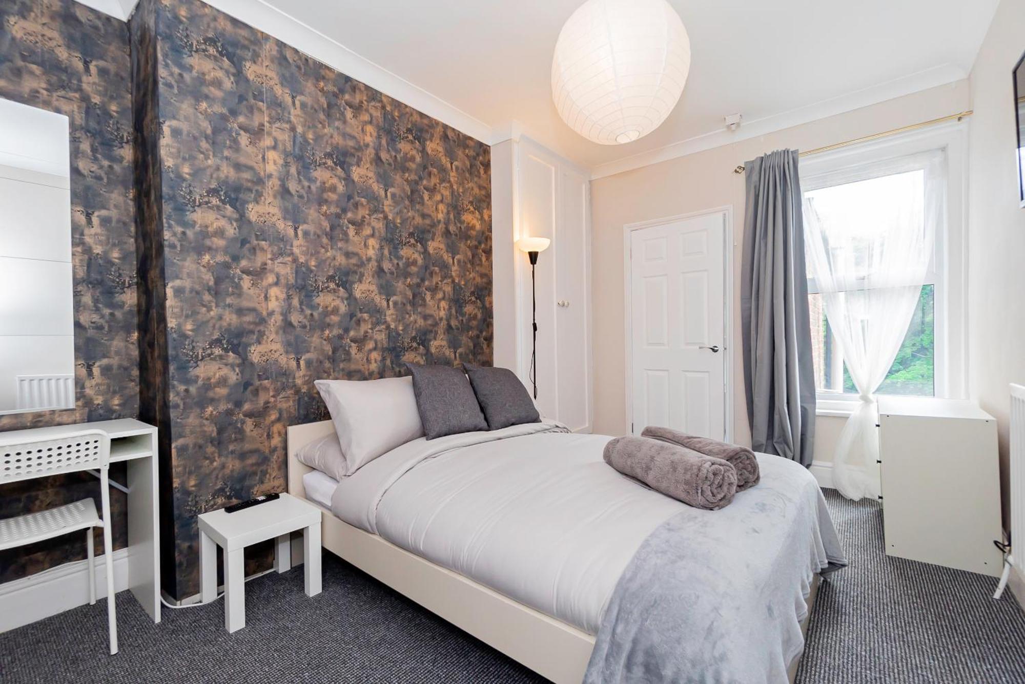 Shirley House 5, Guest House, Self Catering, Self Check In With Smart Locks, Use Of Fully Equipped Kitchen, Close To Centre, Ideal For Longer And Fawley Contractors Guest house *